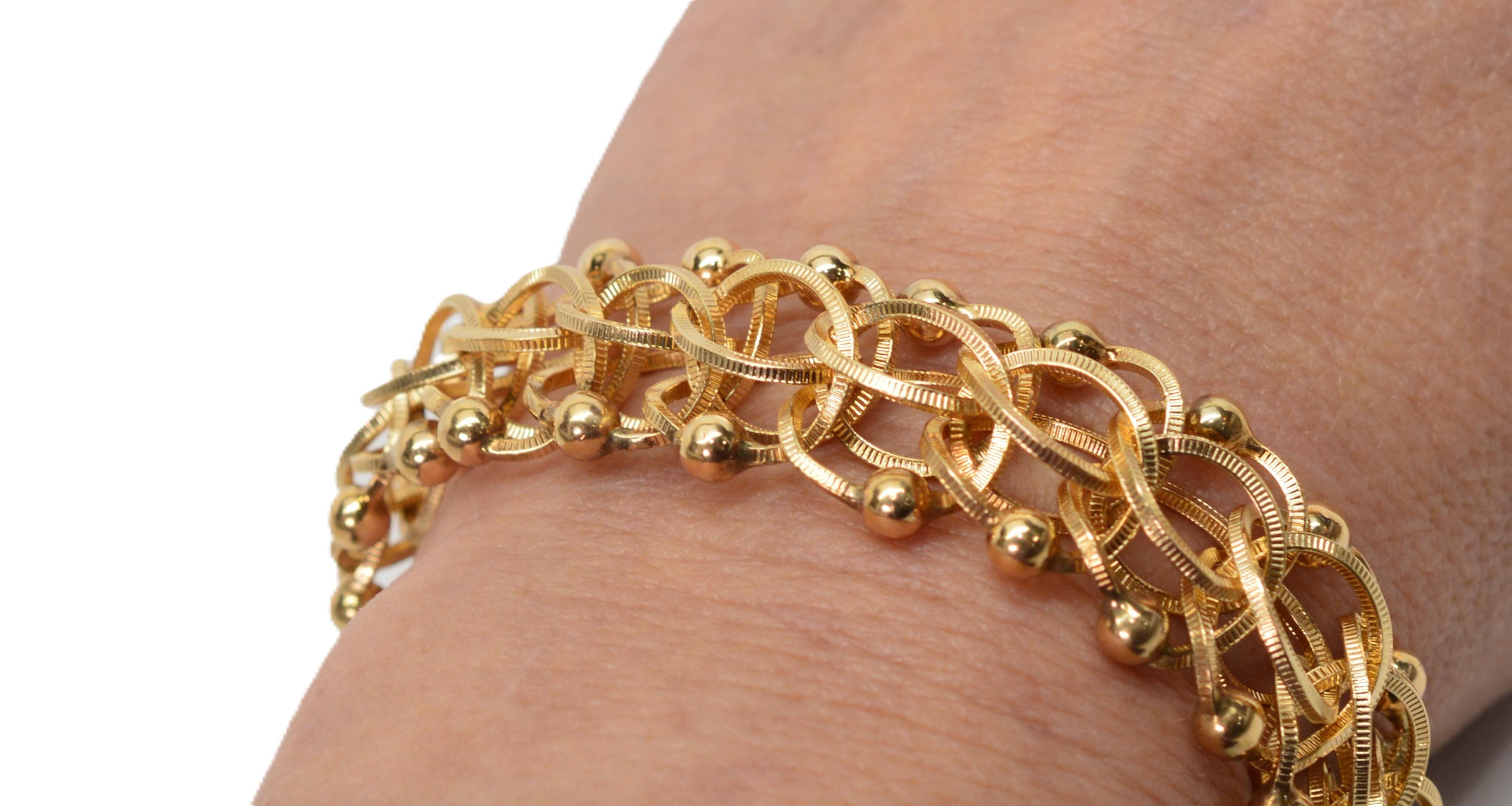 Bracciale a catena aperta a maglie intrecciate in oro giallo 14 kt. in vendita 4