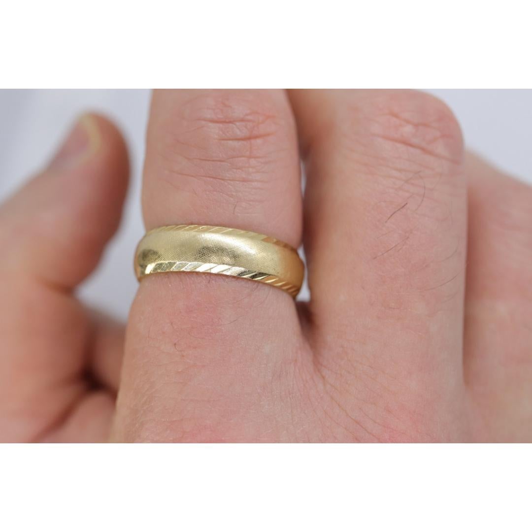 Women's or Men's Textured 14k Gold Wedding Band. Matte 14k Yellow Gold for Men or Women Sz 10.5 For Sale