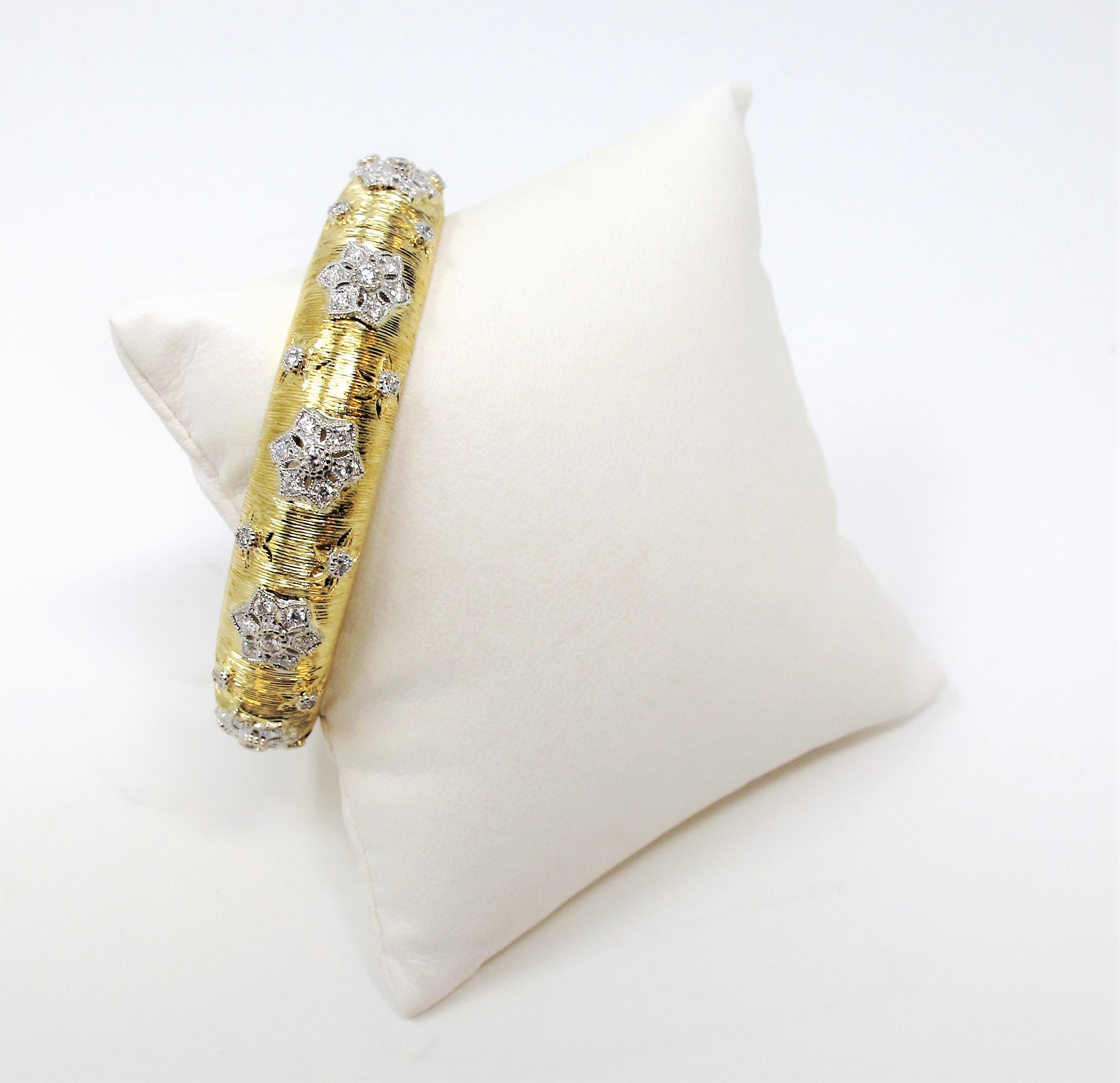 Textured 18 Karat Yellow Gold Diamond Flower Bangle Bracelet 1.55 Carat Total For Sale 1