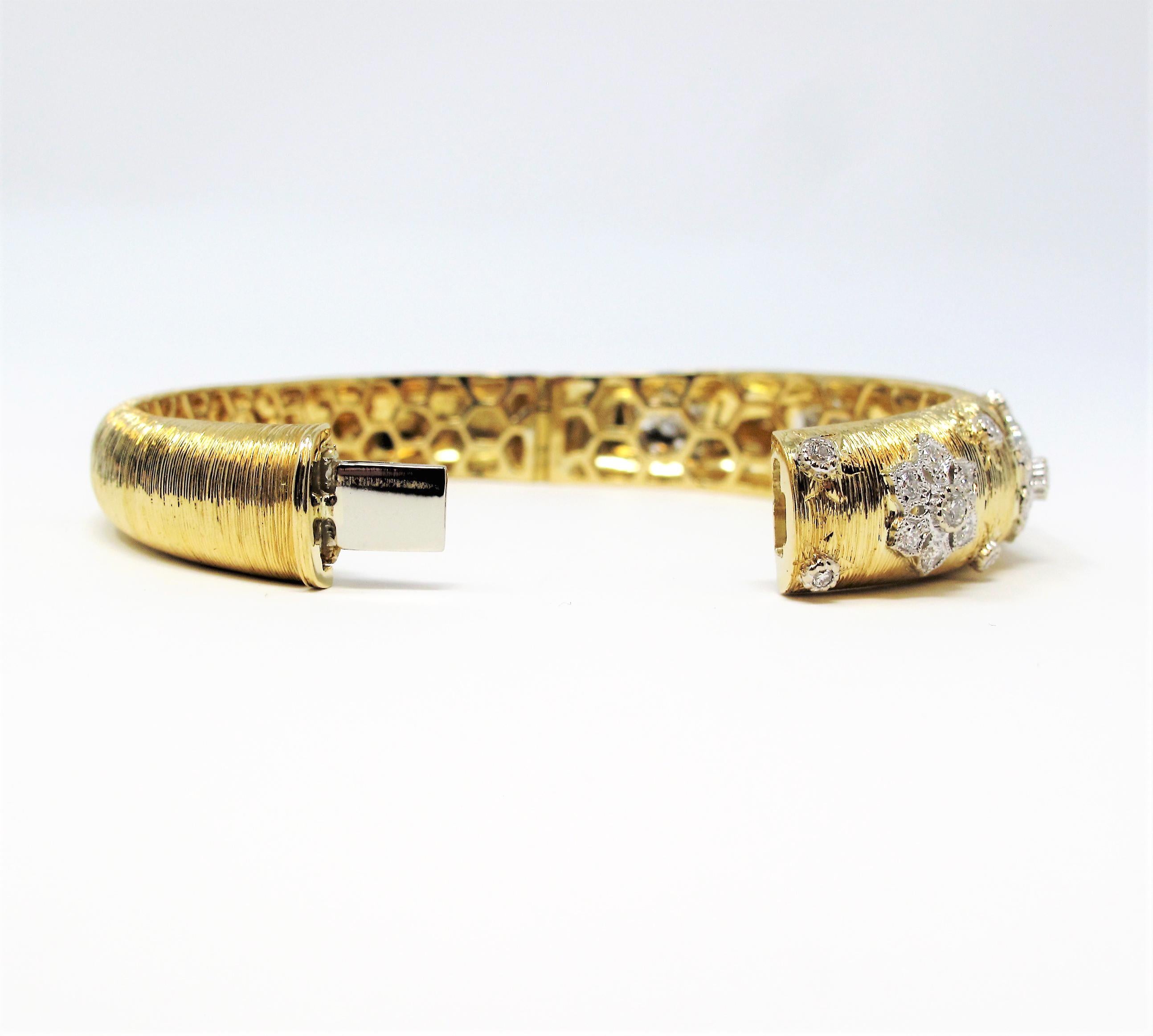 Contemporary Textured 18 Karat Yellow Gold Diamond Flower Bangle Bracelet 1.55 Carat Total For Sale