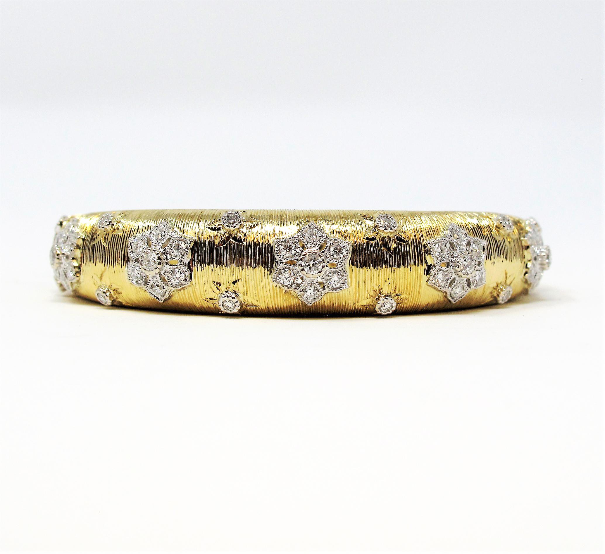 Round Cut Textured 18 Karat Yellow Gold Diamond Flower Bangle Bracelet 1.55 Carat Total For Sale