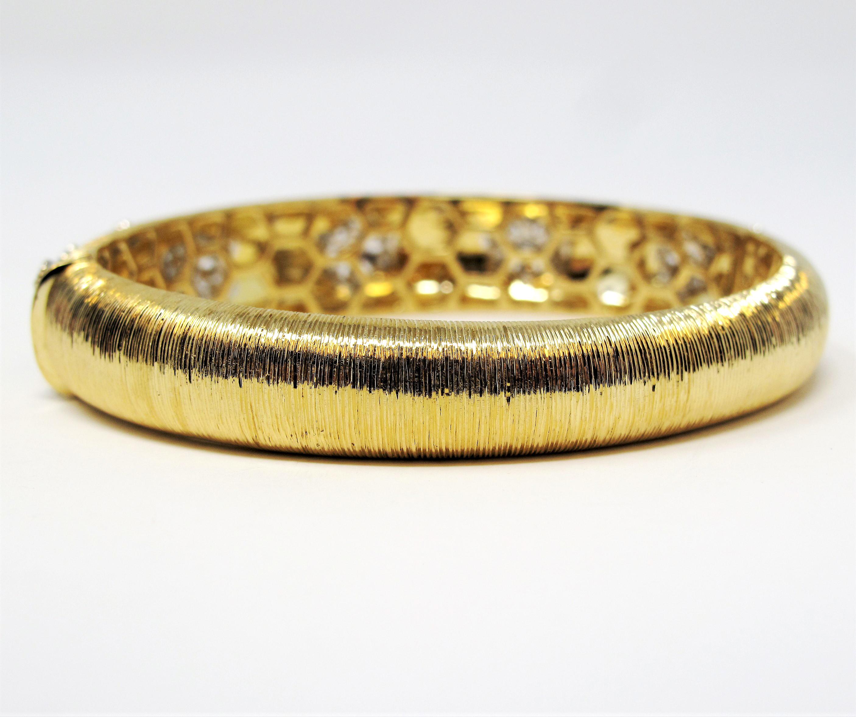 Textured 18 Karat Yellow Gold Diamond Flower Bangle Bracelet 1.55 Carat Total In Excellent Condition For Sale In Scottsdale, AZ