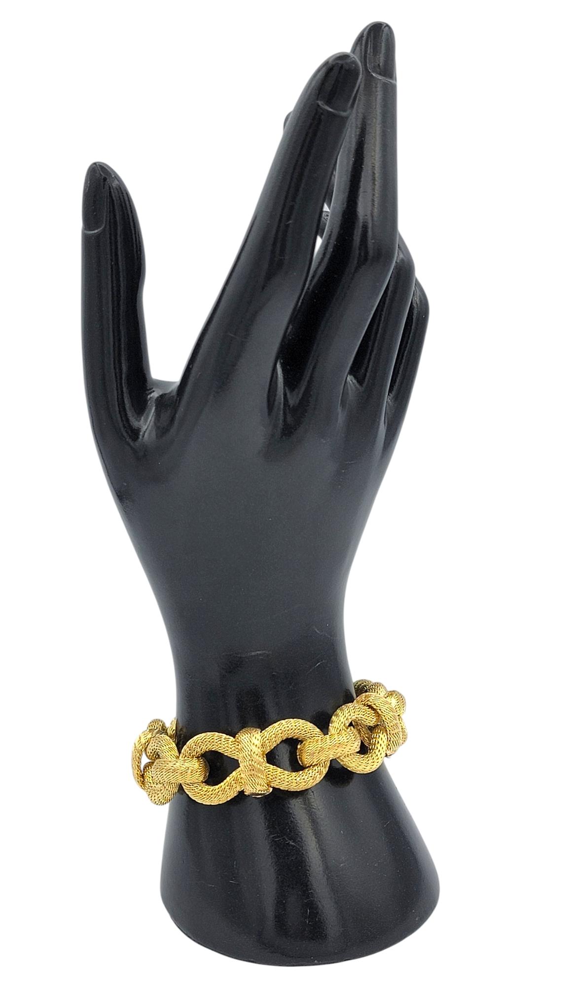 Bracelet à maillons larges tissés en or jaune 18 carats texturé en vente 6