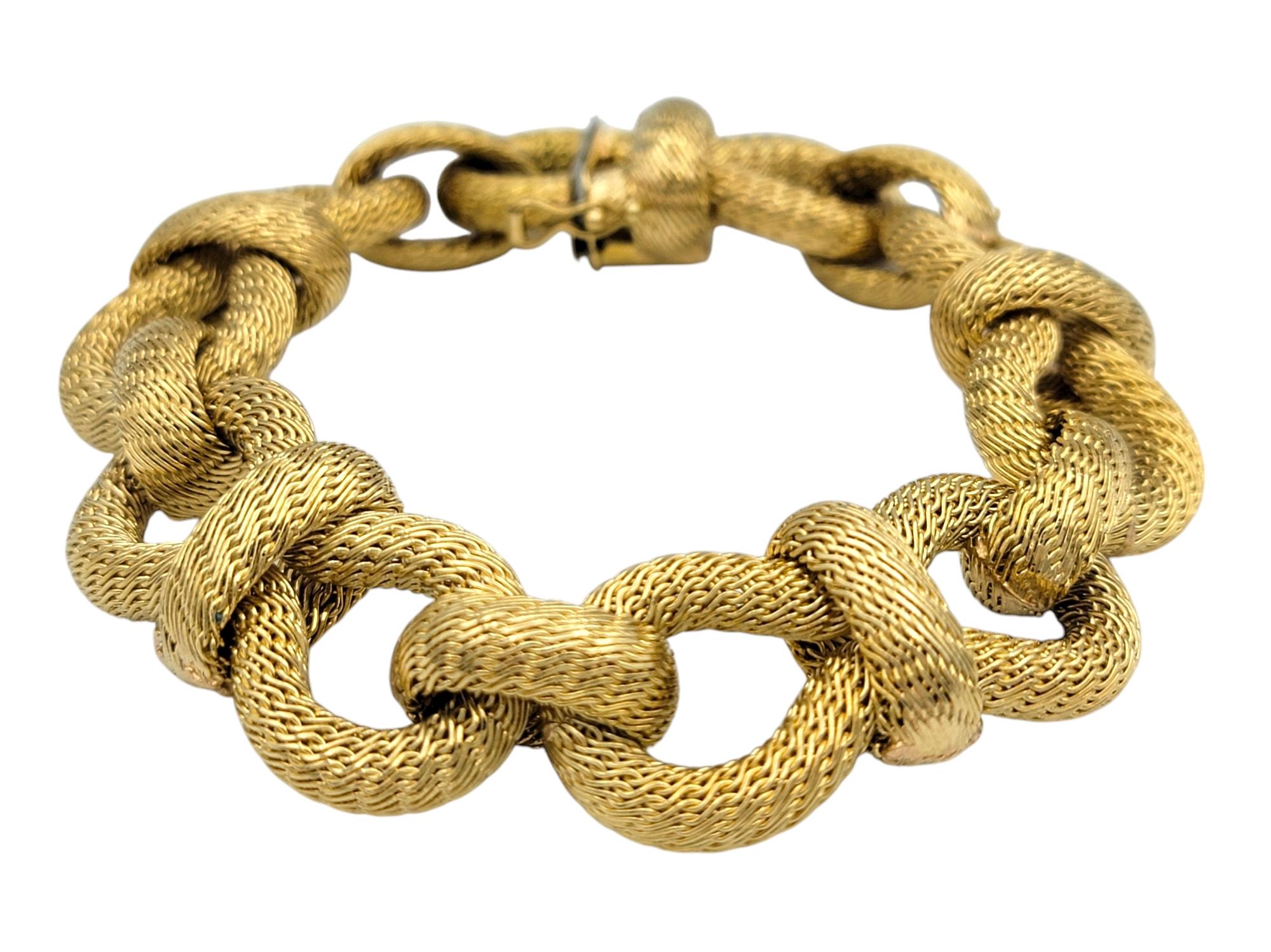 Contemporain Bracelet à maillons larges tissés en or jaune 18 carats texturé en vente