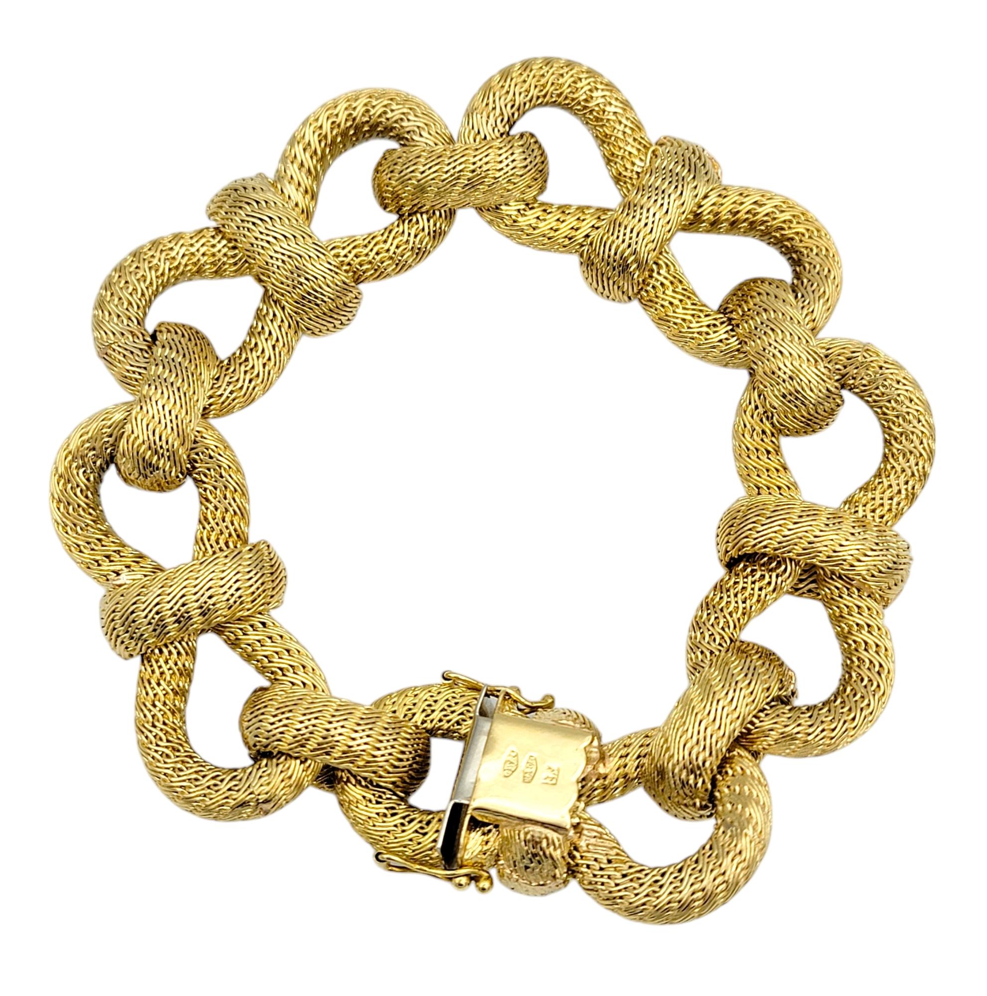 Bracelet à maillons larges tissés en or jaune 18 carats texturé en vente 1