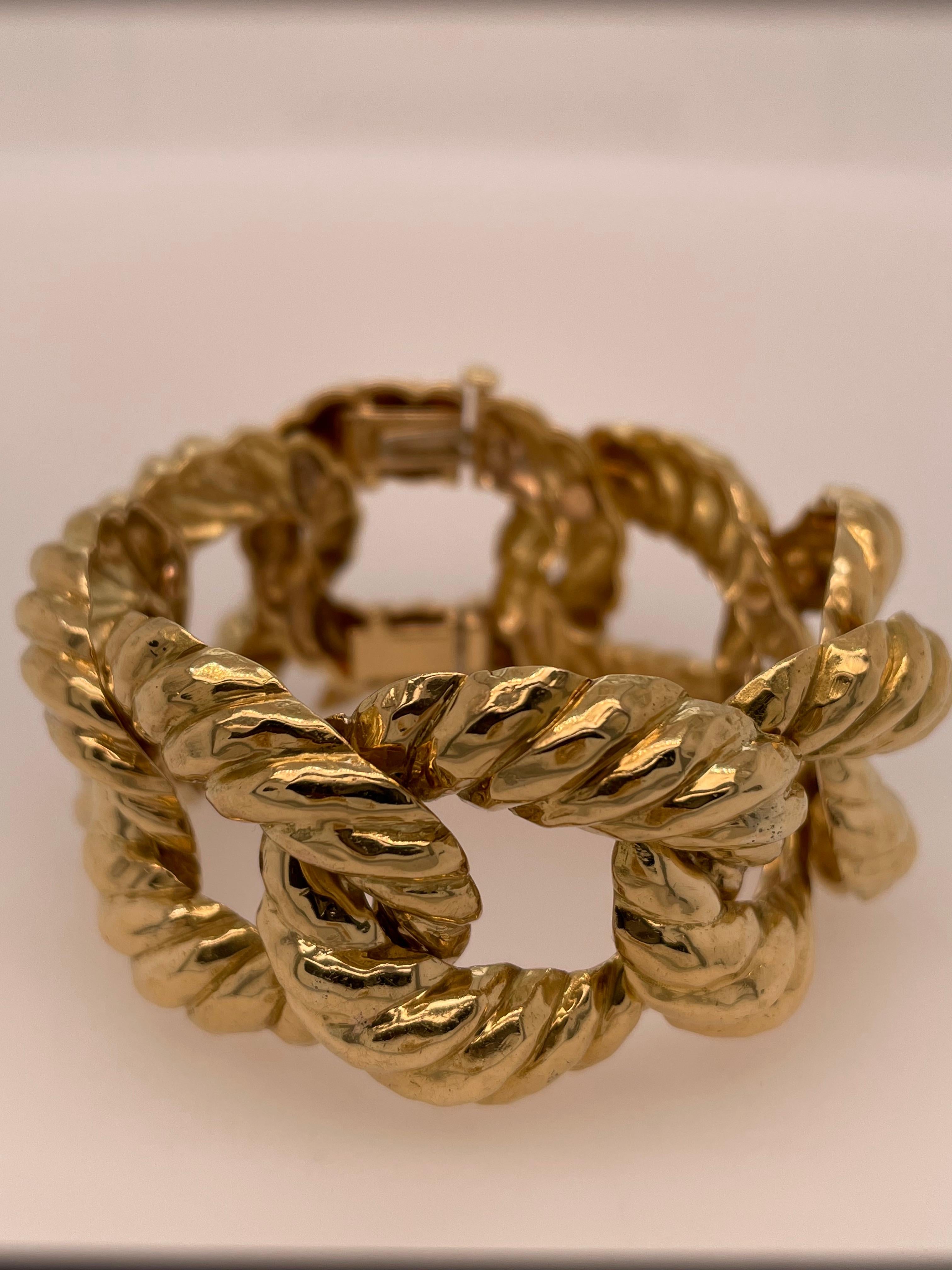 Textured 18k Yellow Gold Cuff Bracelet In Good Condition In Dallas, TX