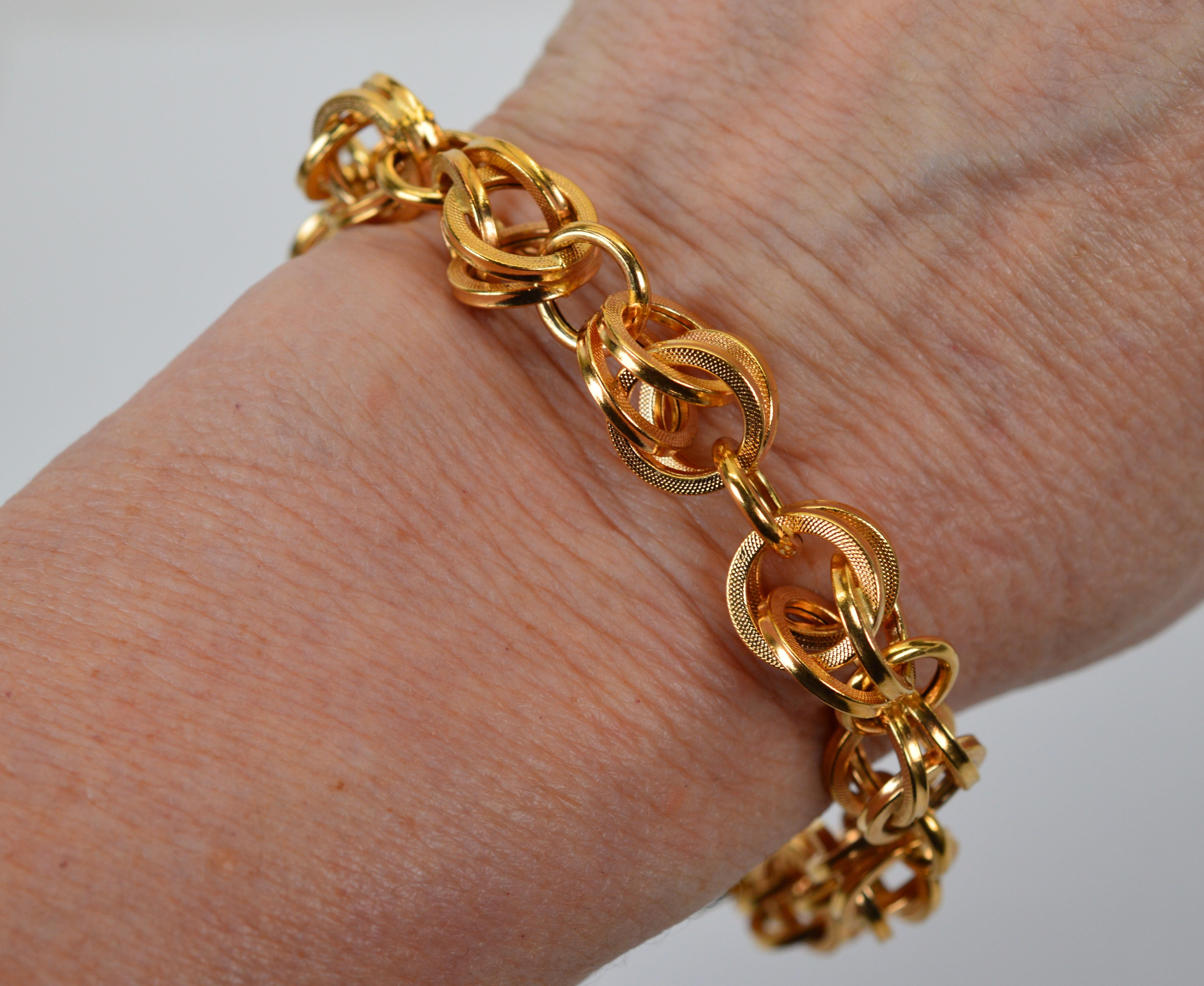 Textured 18K Yellow Gold Double Loop Chain Link Bracelet In Excellent Condition For Sale In Mount Kisco, NY