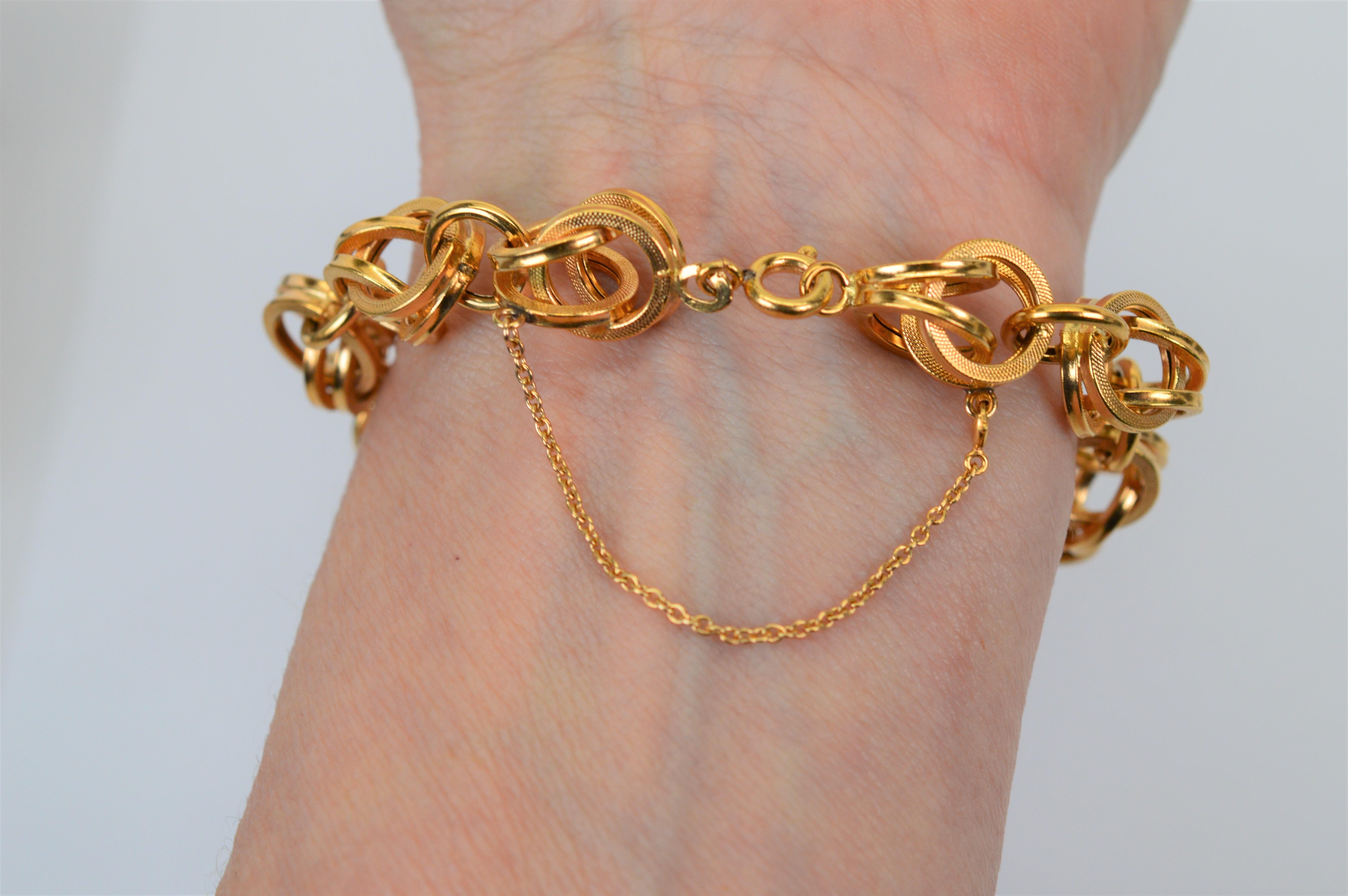 Women's Textured 18K Yellow Gold Double Loop Chain Link Bracelet For Sale