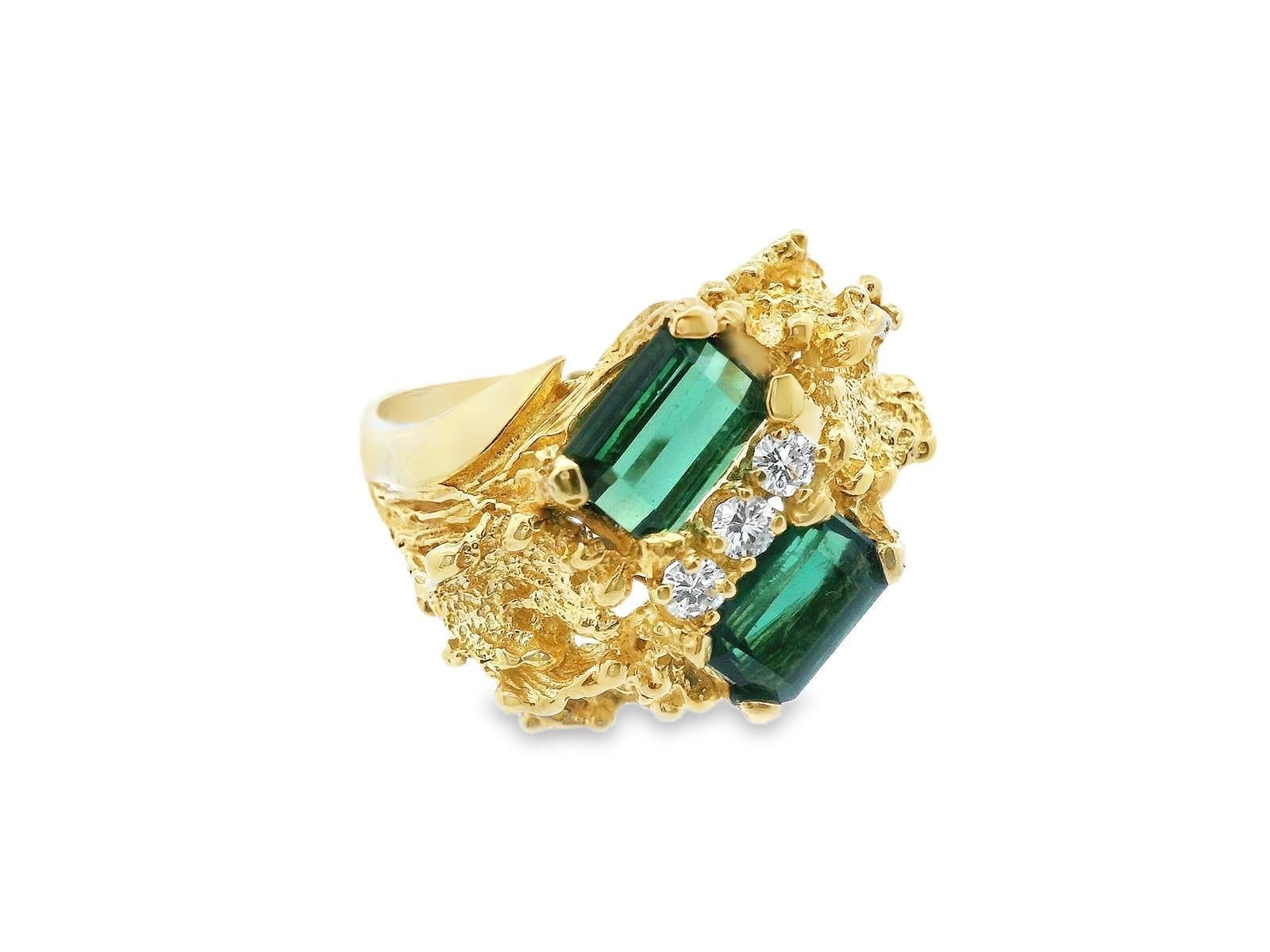 Contemporary Textured 18k Yellow Gold Green Tourmaline & Diamond Ring For Sale