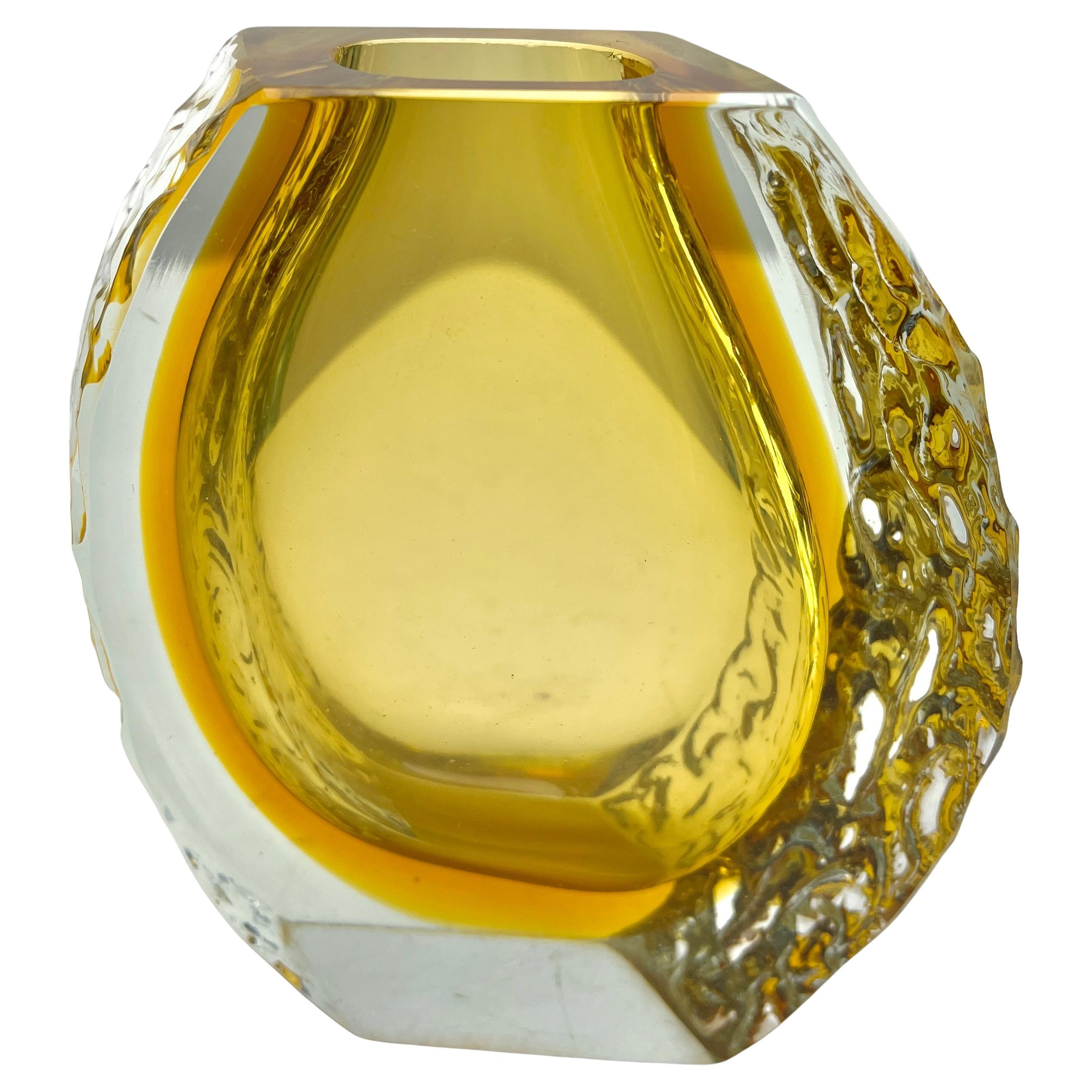 Sommerso de Murano Texturado y Facetado  Alessandro Mandruzzato Jarrón de cristal helado Hecho a mano en venta