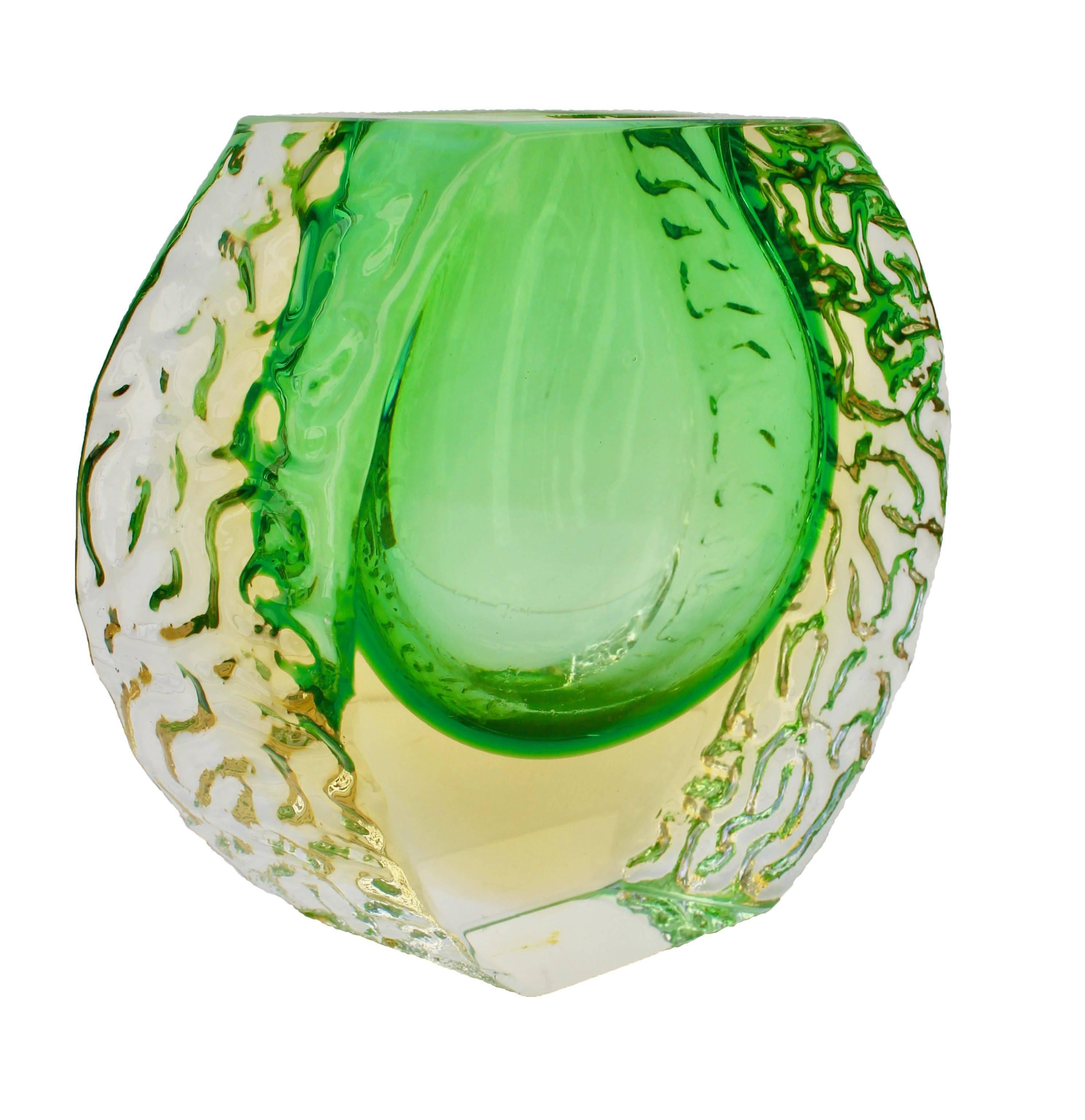 About:
Textured and faceted Murano Sommerso green and yellow ice glass vase by Alessandro Mandruzzato.

The piece is in excellent condition and a real beauty!
Measures: 
Height 15 cm
Width 10 cm
Depth 4.5