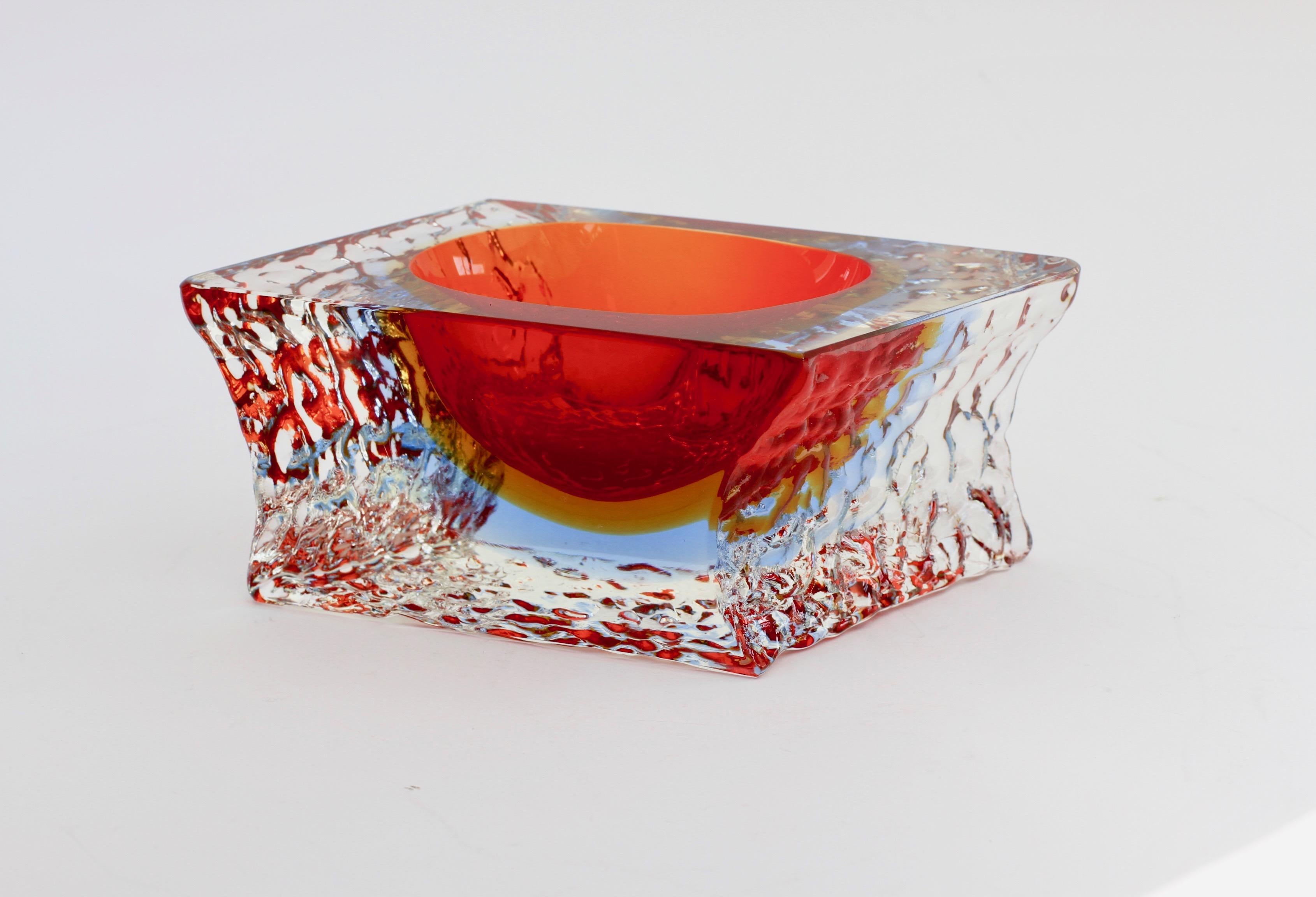 Italian Textured and Faceted Murano Sommerso Ice Glass Bowl Attributed to Mandruzzato For Sale