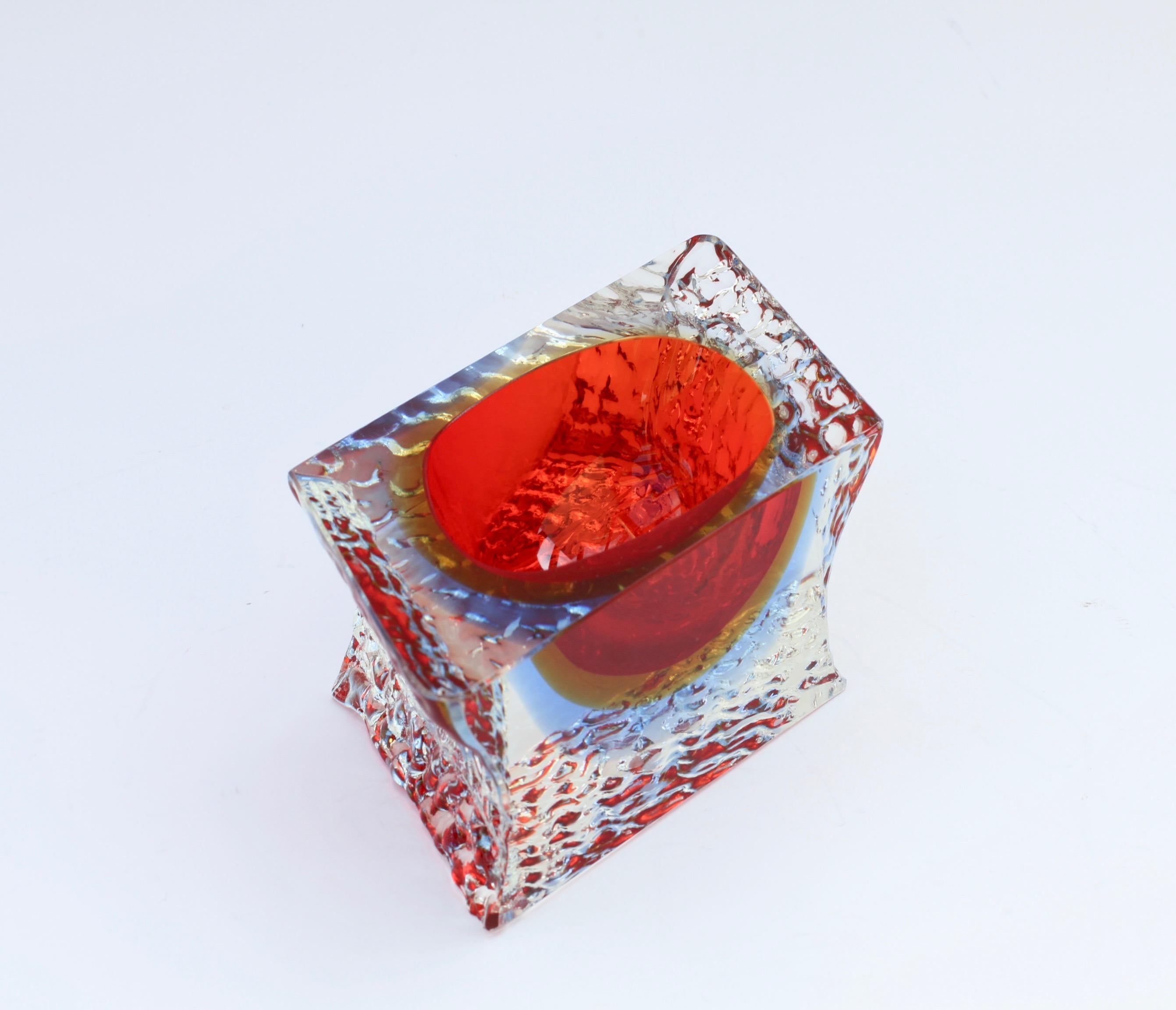 20th Century Textured and Faceted Murano Sommerso Ice Glass Bowl Attributed to Mandruzzato For Sale