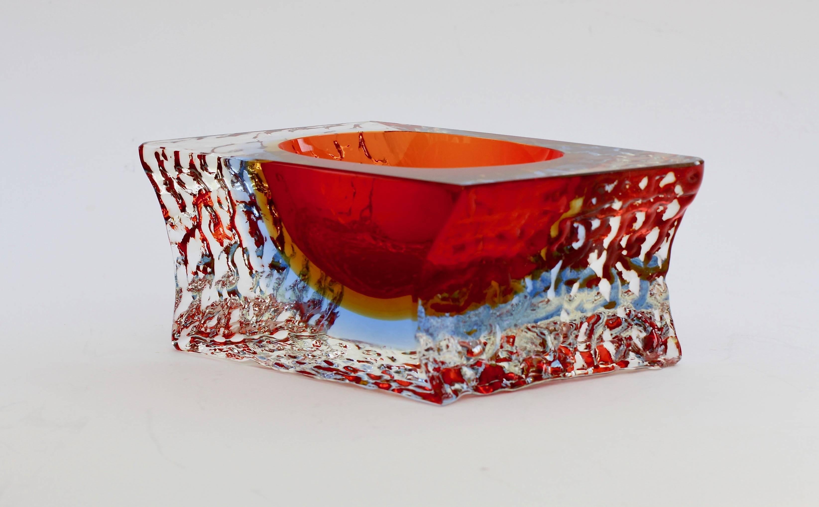 Italian Textured and Faceted Murano Sommerso Ice Glass Bowl Attributed to Mandruzzato For Sale