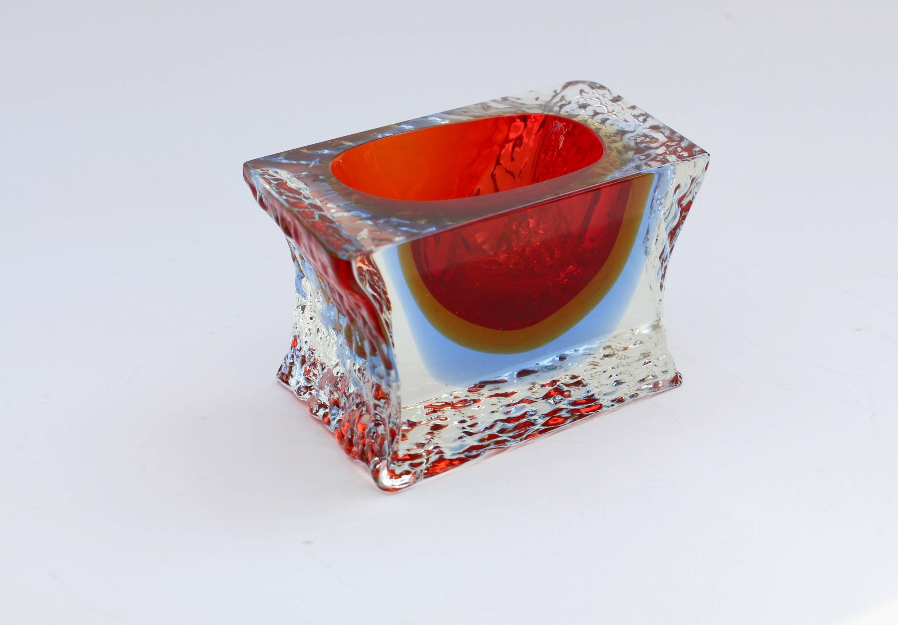 Textured and Faceted Murano Sommerso Ice Glass Bowl Attributed to Mandruzzato In Good Condition For Sale In Landau an der Isar, Bayern