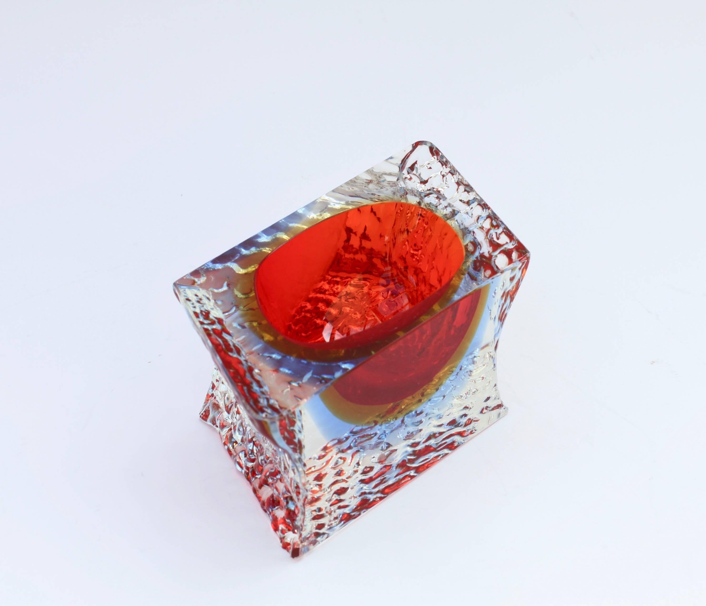 20th Century Textured and Faceted Murano Sommerso Ice Glass Bowl Attributed to Mandruzzato For Sale