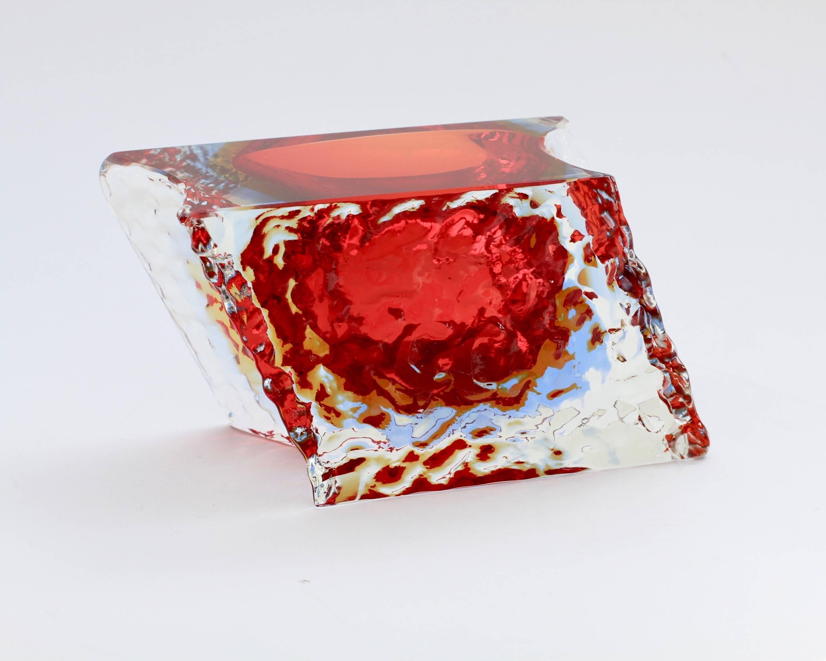 Blown Glass Textured and Faceted Murano Sommerso Ice Glass Bowl Attributed to Mandruzzato For Sale