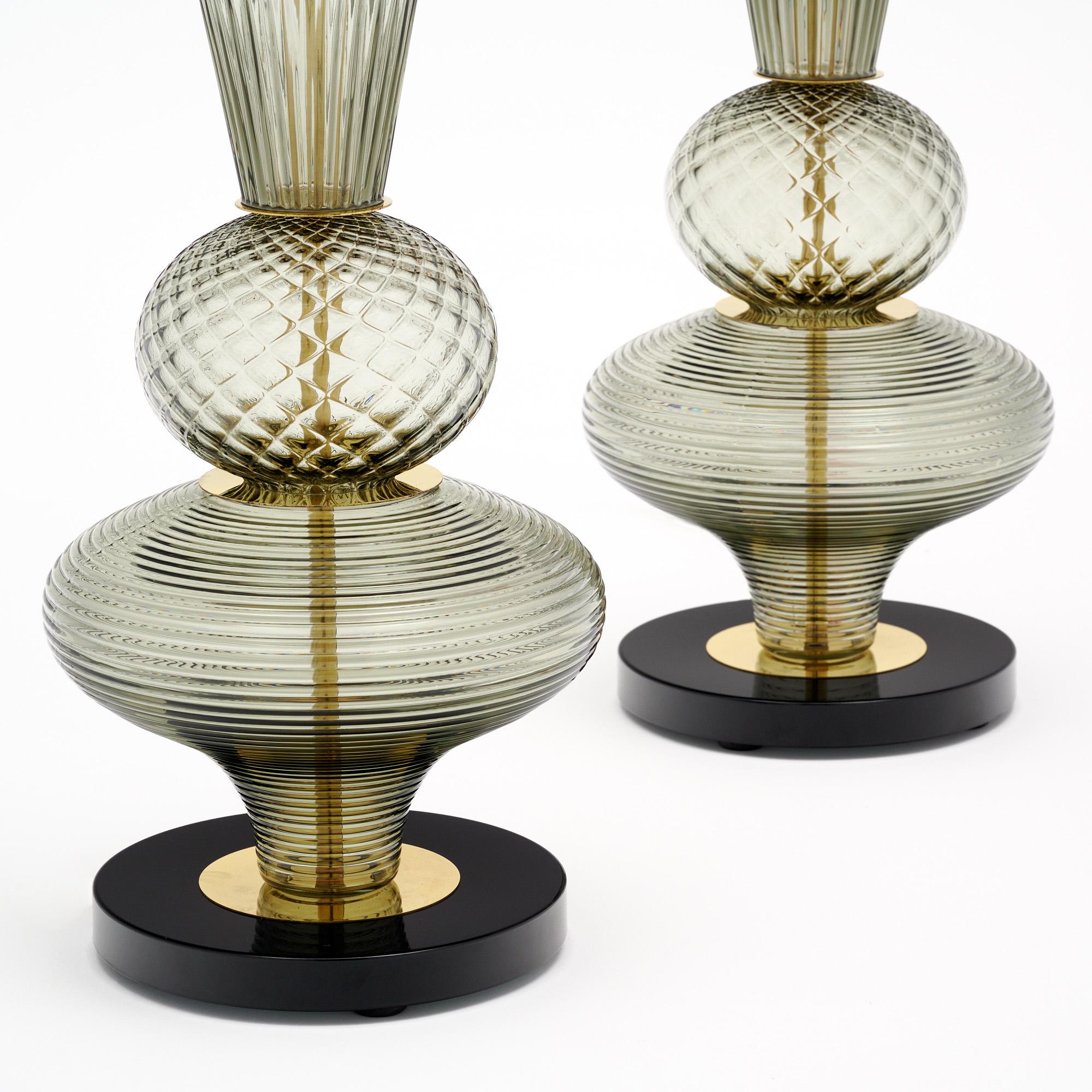 Ottone Lampade in vetro di Murano con texture e fumè in vendita