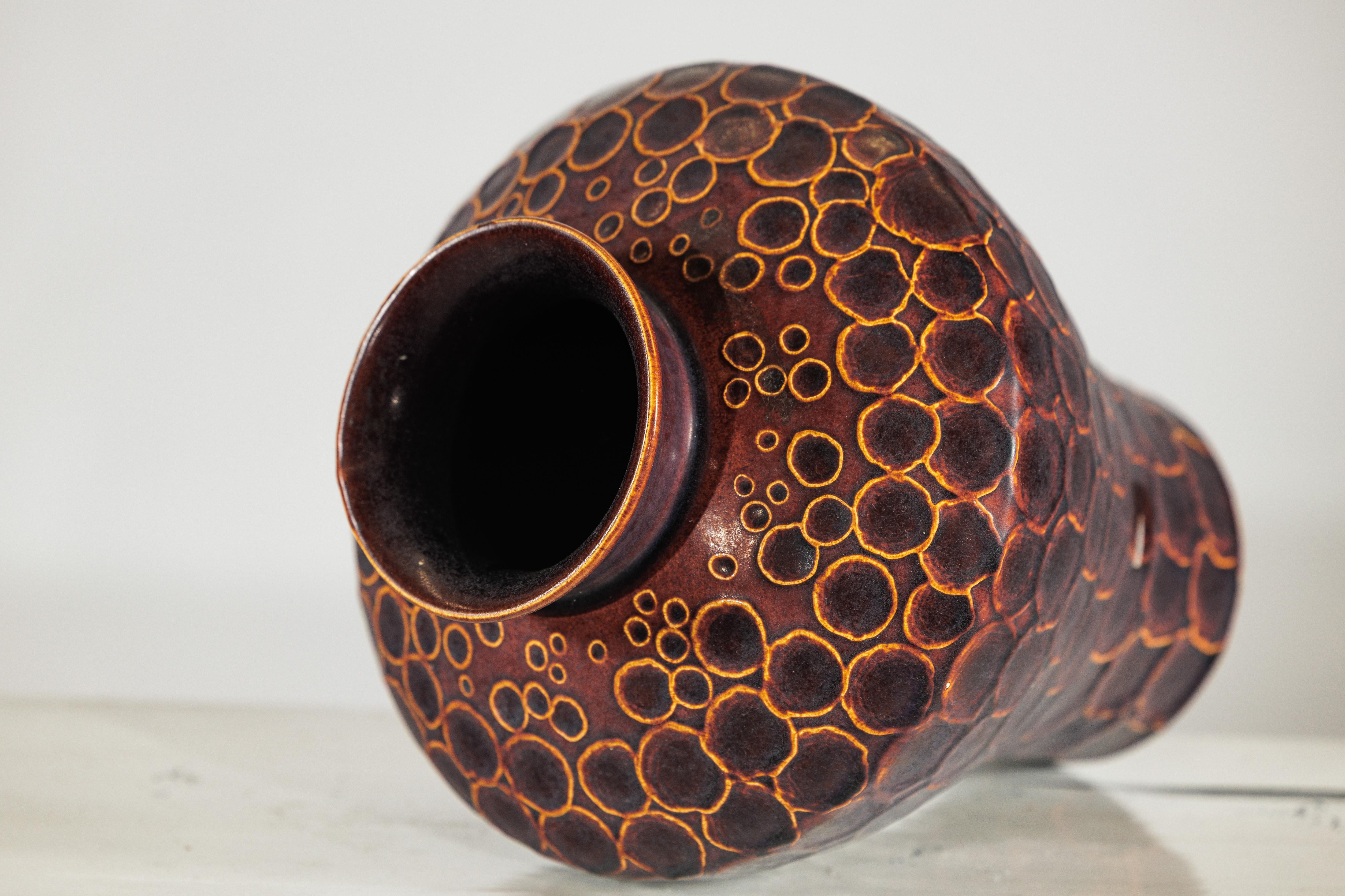 Vaso in ceramica smaltata marrone con motivo a pelle di serpente in vendita 4