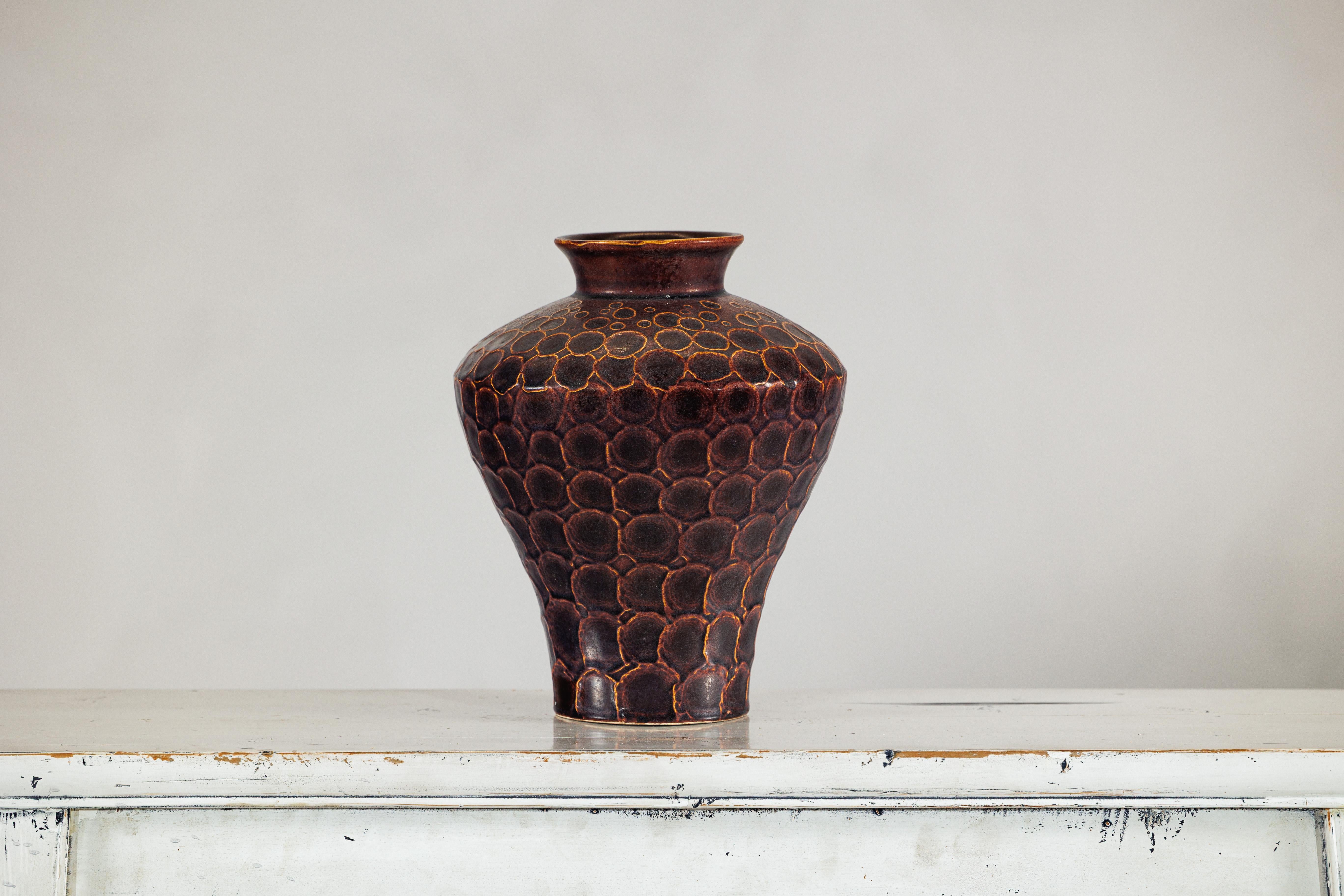 Vaso in ceramica smaltata marrone con motivo a pelle di serpente in vendita 7