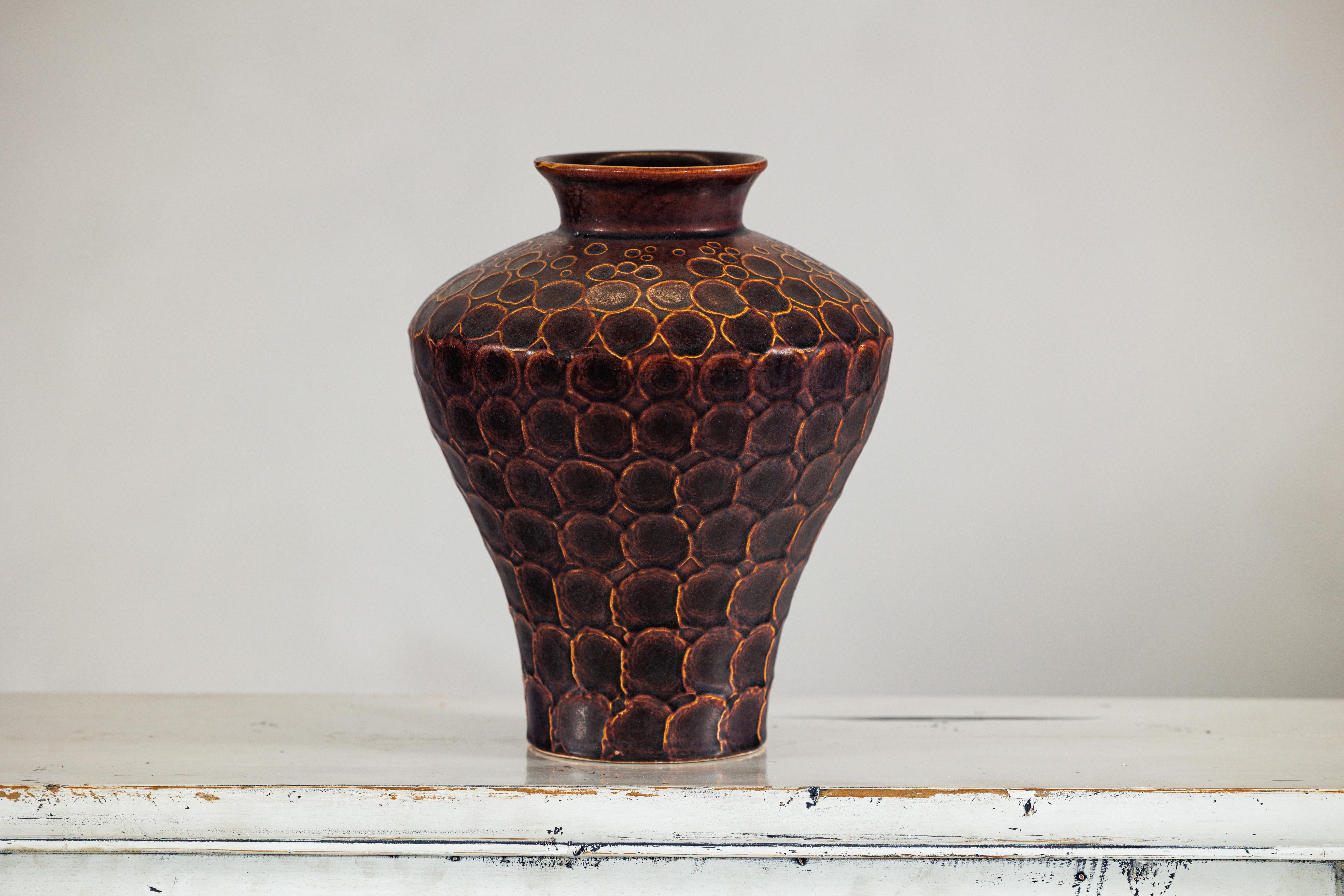 Vaso in ceramica smaltata marrone con motivo a pelle di serpente in vendita 3