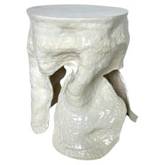 Cocktailtisch aus strukturierter Keramik in Weiß 