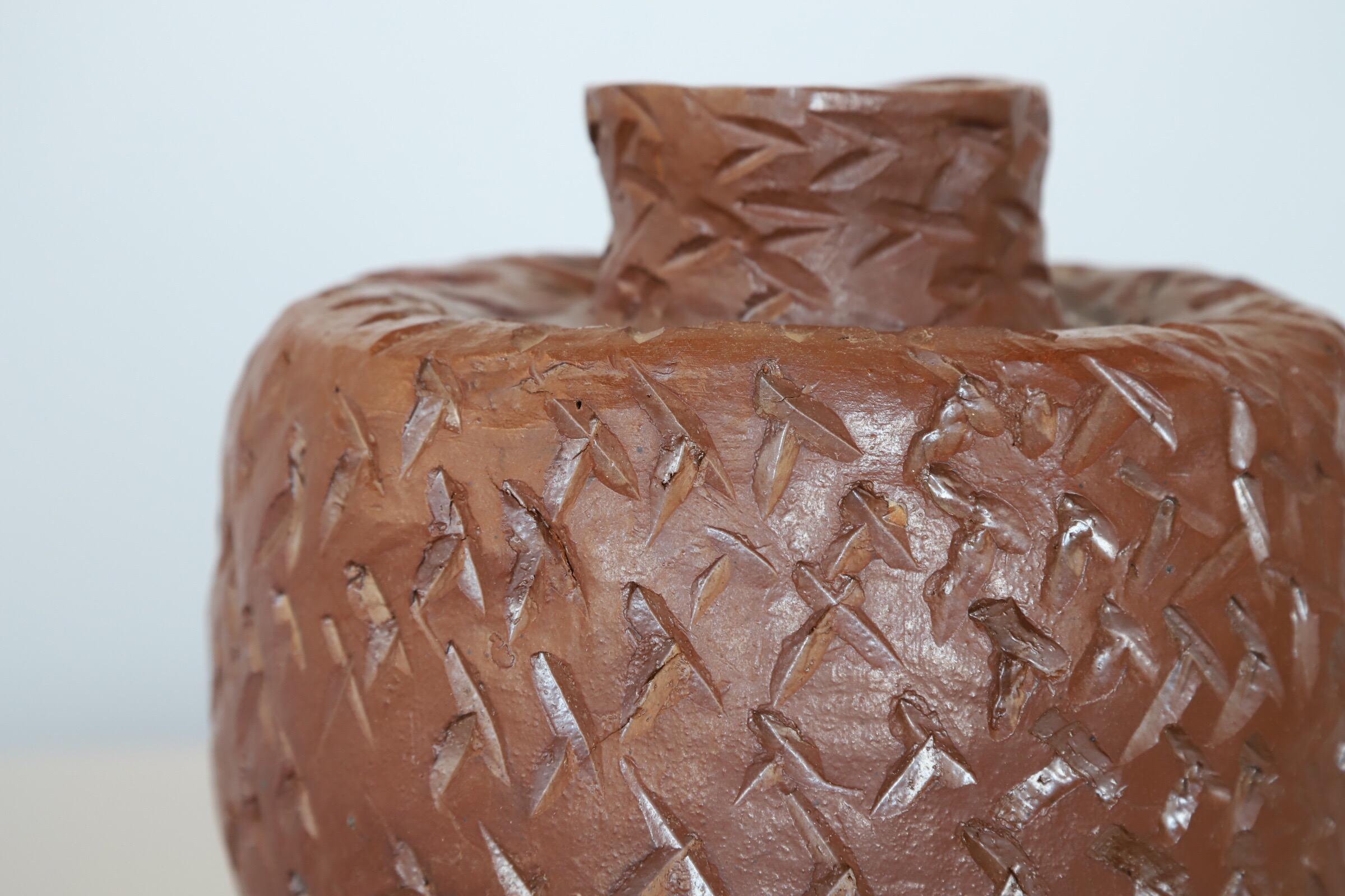 Pot en céramique texturé Bon état - En vente à Oklahoma City, OK