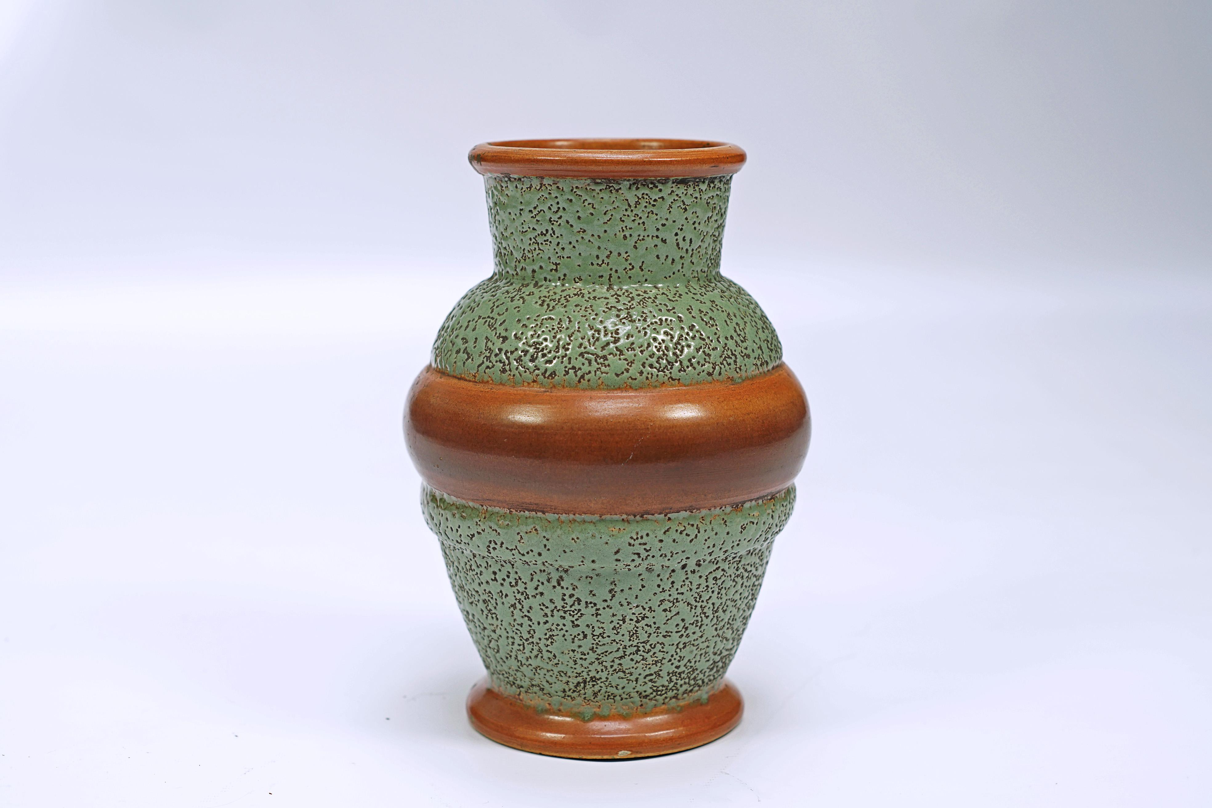 Ceramic vase with different textures, in green and brown, made by Jean Besnad (1889 -1958) Signed JB Made in France.

France, CIRCA 1930.