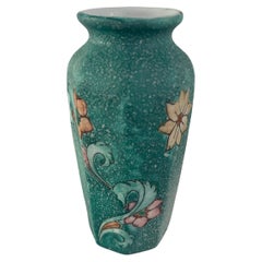Vaso in ceramica strutturata con design floreale
