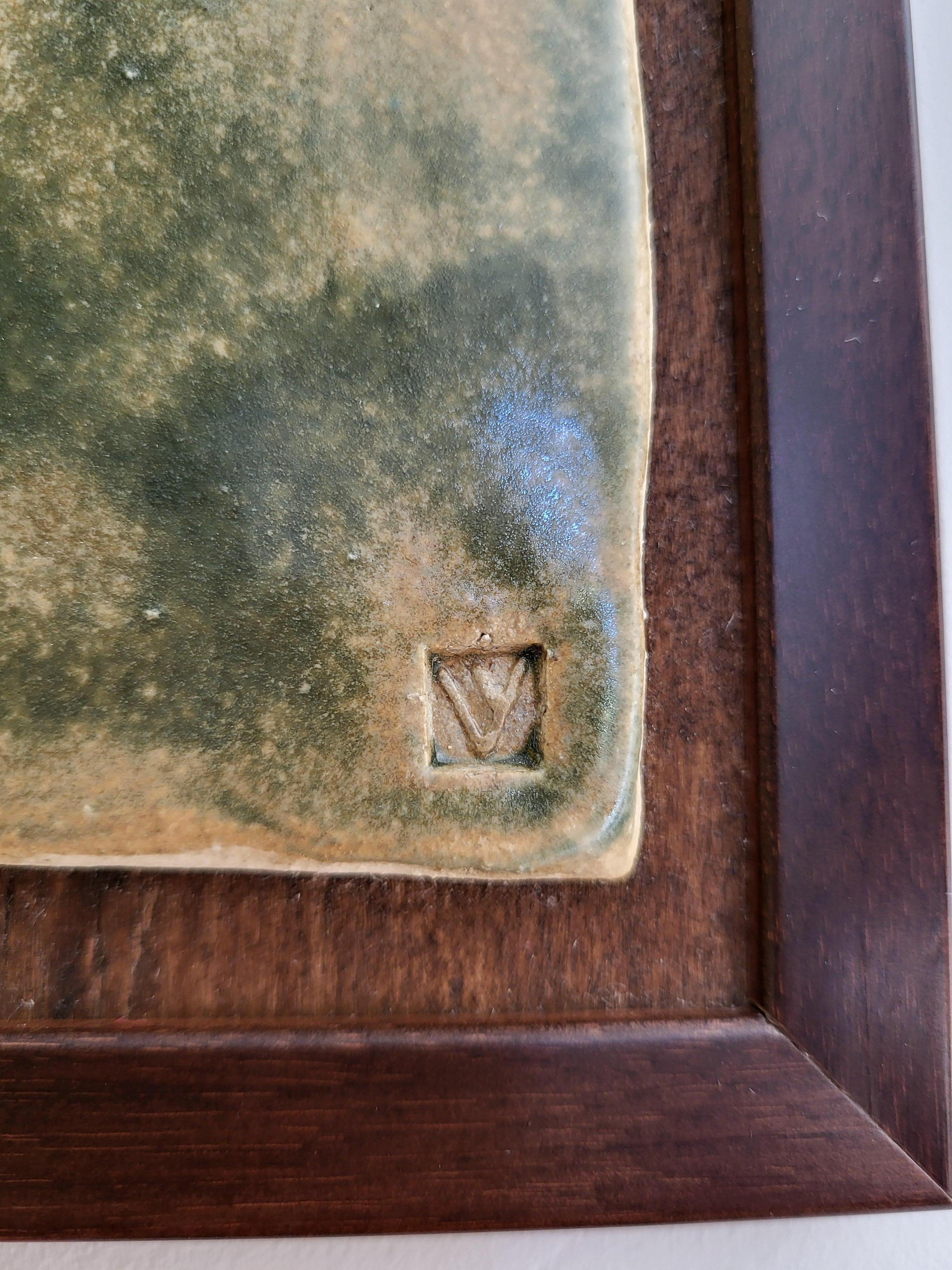 Texturierte Keramik-Wandskulptur auf Holzplatte - Fragmentierte Landschaft V (Handgefertigt) im Angebot