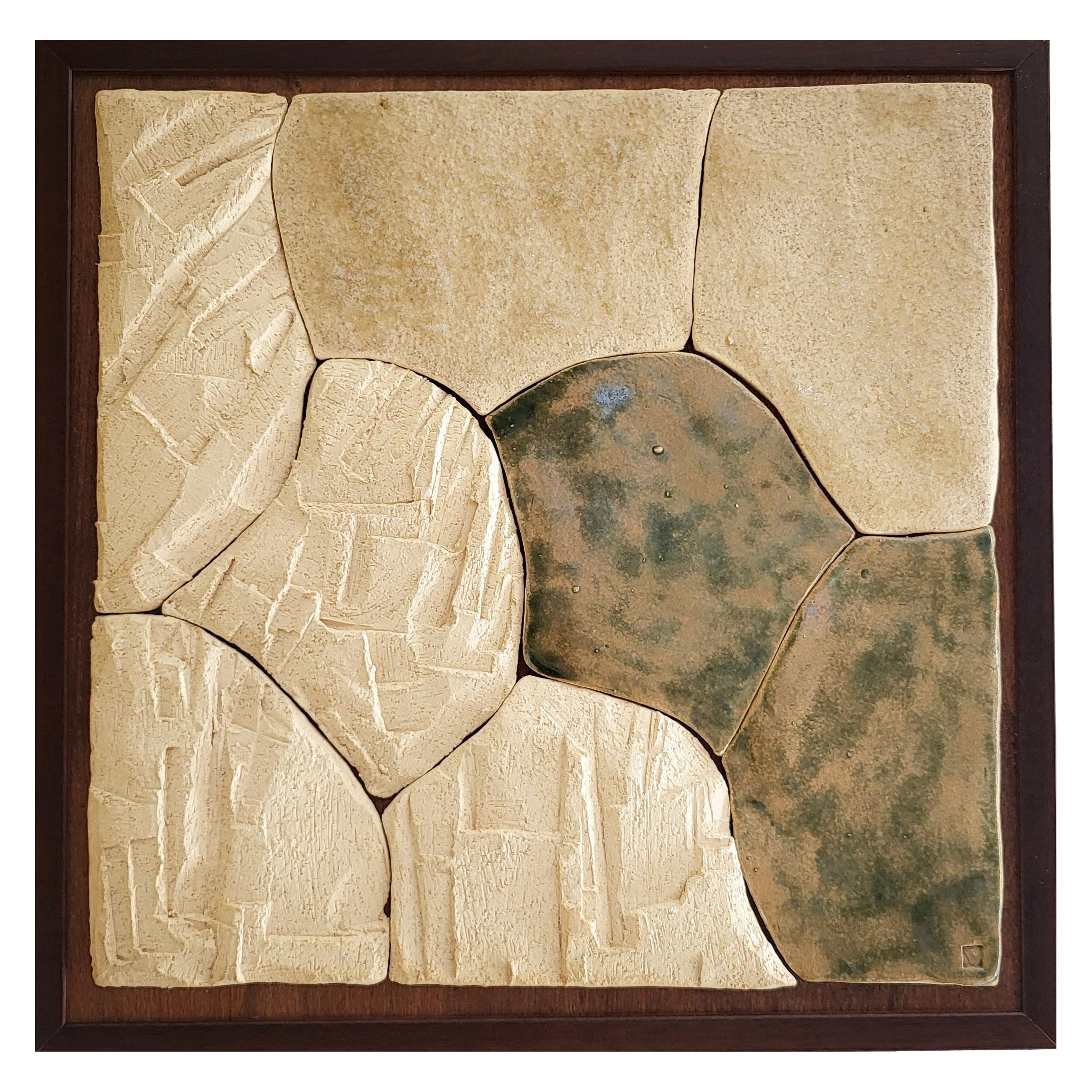 Texturierte Keramik-Wandskulptur auf Holzplatte - Fragmentierte Landschaft V