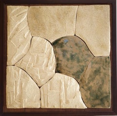 Escultura mural de cerámica con textura sobre panel de madera - Paisaje fragmentado V