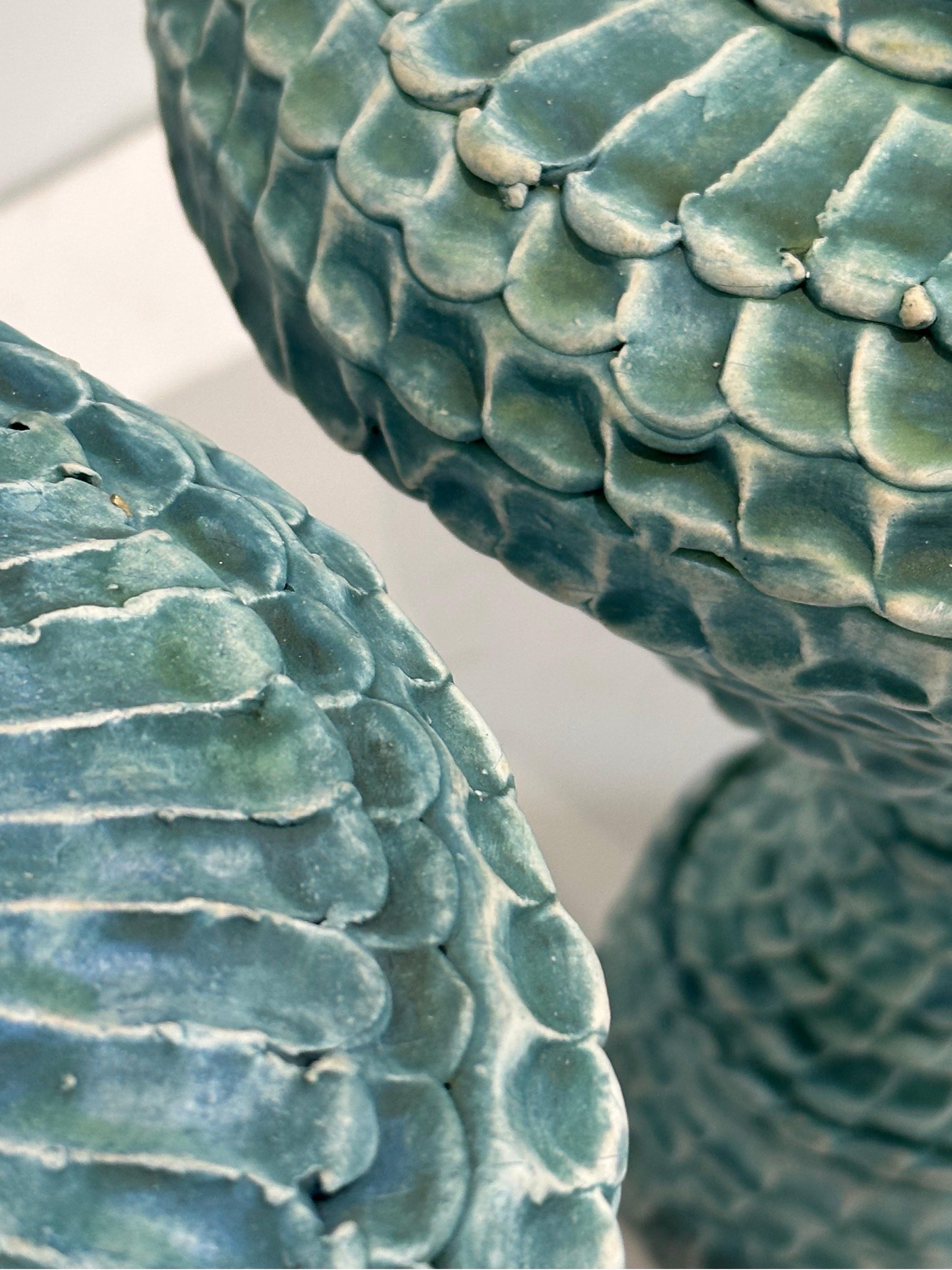 XXIe siècle et contemporain Paire de lampes urne classiques en céramique texturée turquoise en vente