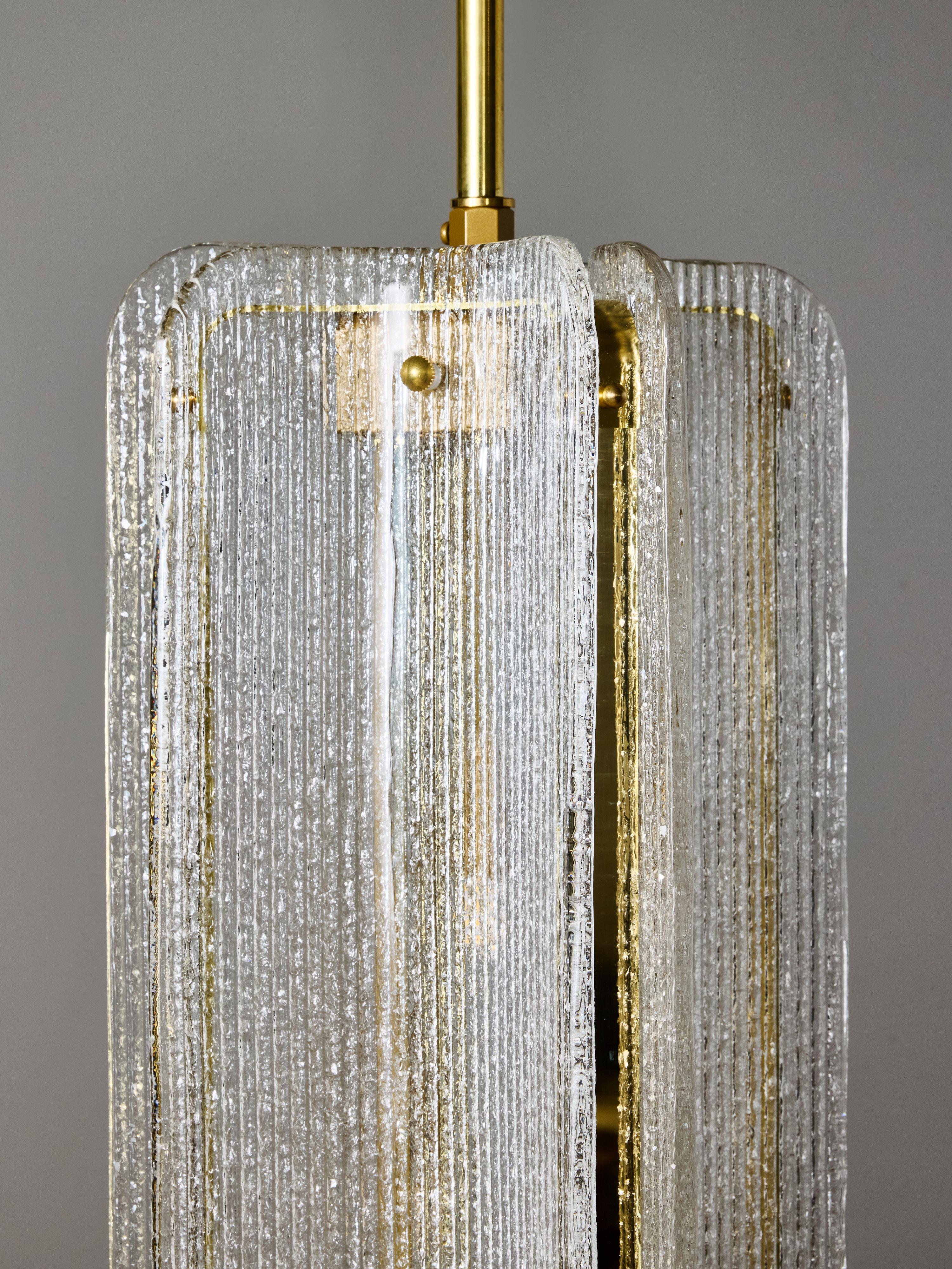 Colgante de cristal de Murano transparente texturado y latón Siglo XXI y contemporáneo en venta