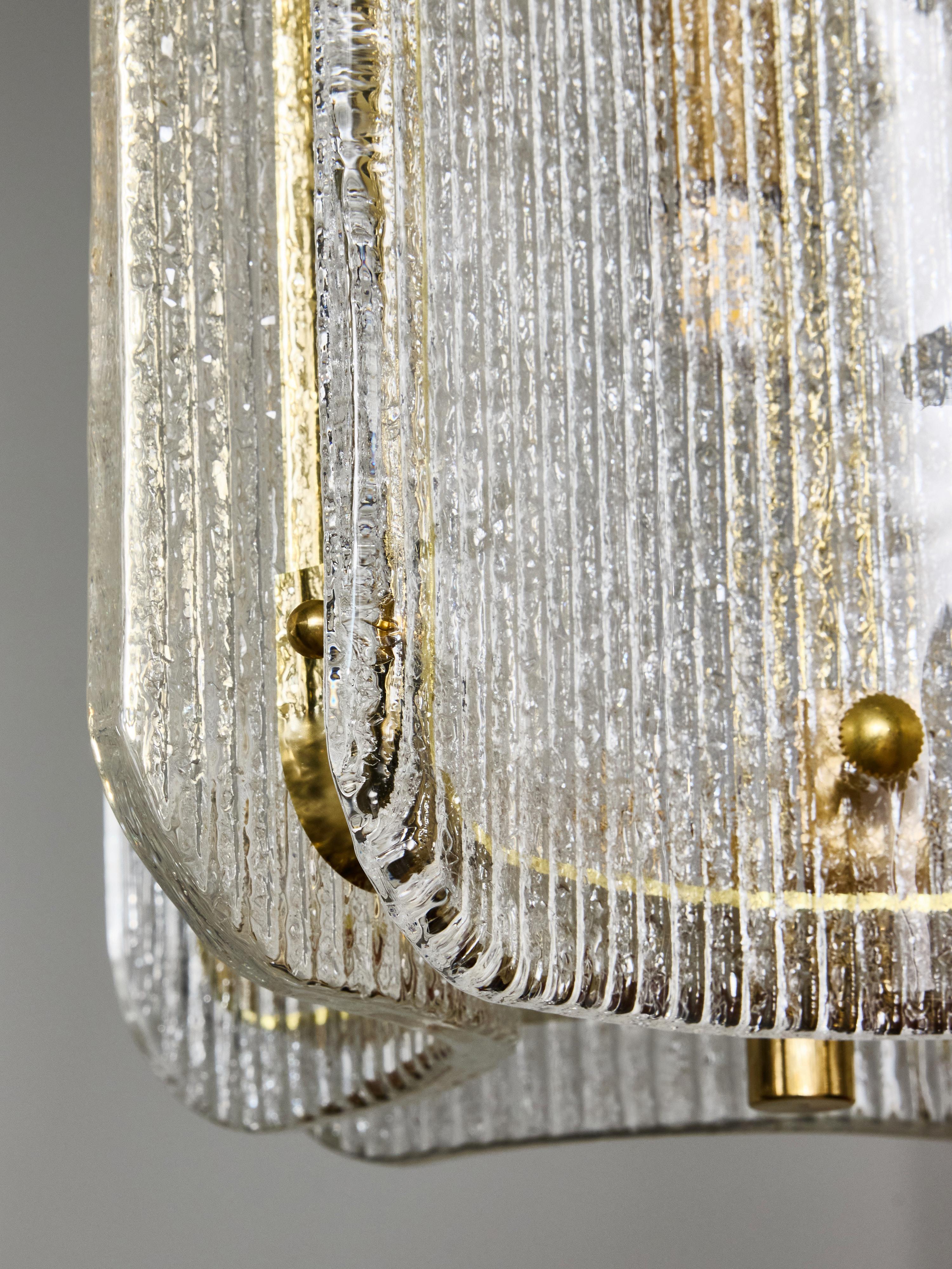 Colgante de cristal de Murano transparente texturado y latón en venta 1