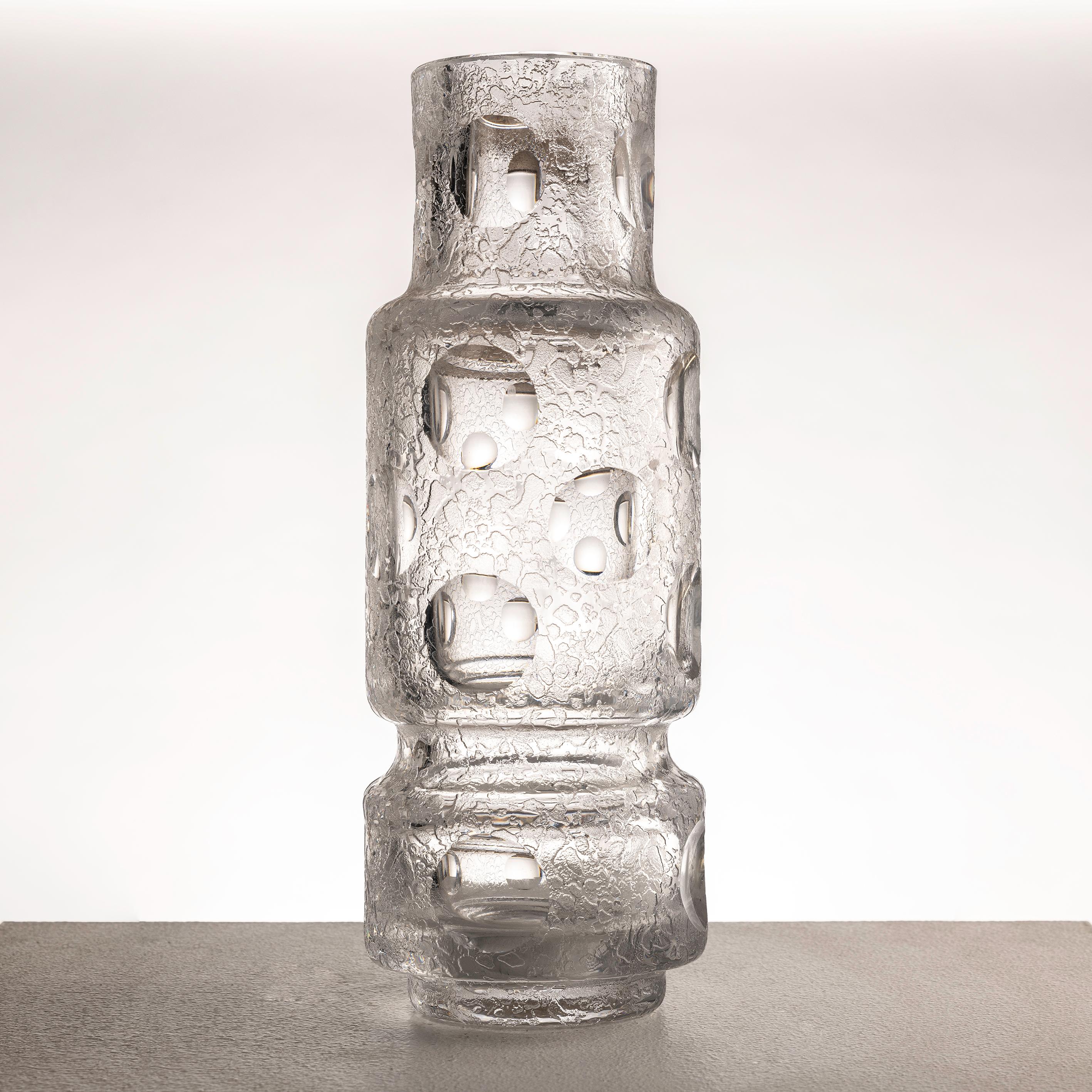 Gefäß aus strukturiertem Korrosions- und geschliffenem Hyalglas, Mitte des 20. Jahrhunderts (Europäisch) im Angebot