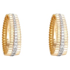 Pendientes de aro tipo «huggie» de oro amarillo de 14 quilates con un diamante de 0,65 ct