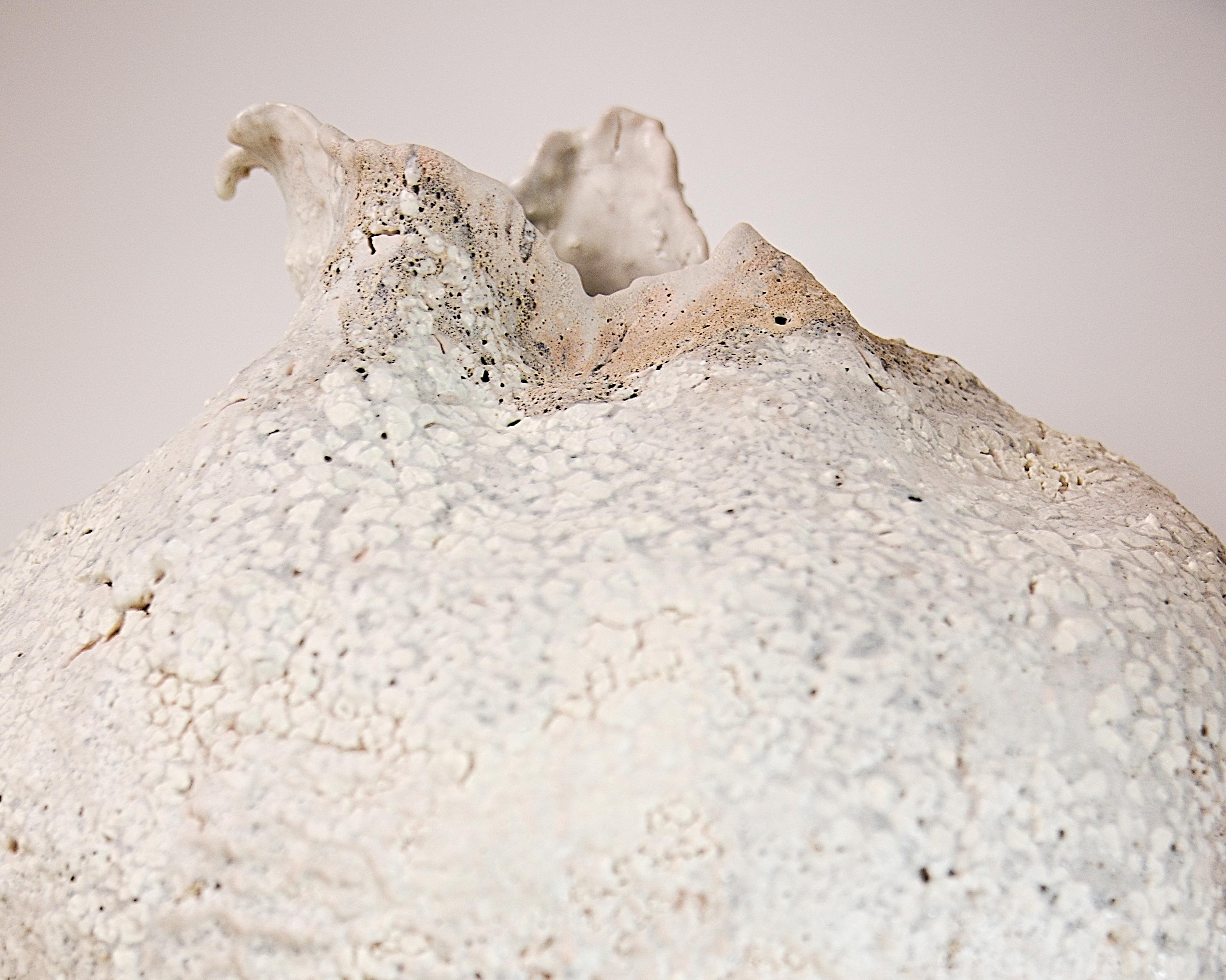 Textured Drift Series Freie Form Hand Made Vase (Organische Moderne) im Angebot