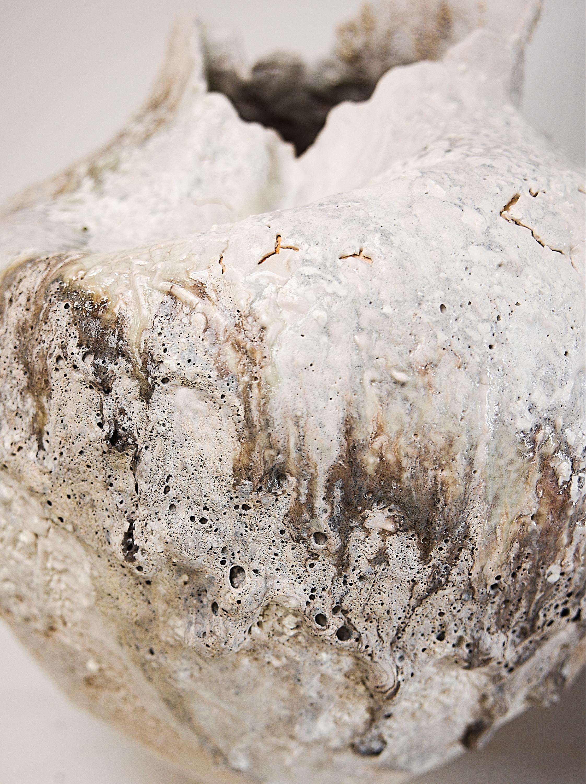 Textured Drift Series Freie Form Hand Made Vase (Glasiert) im Angebot