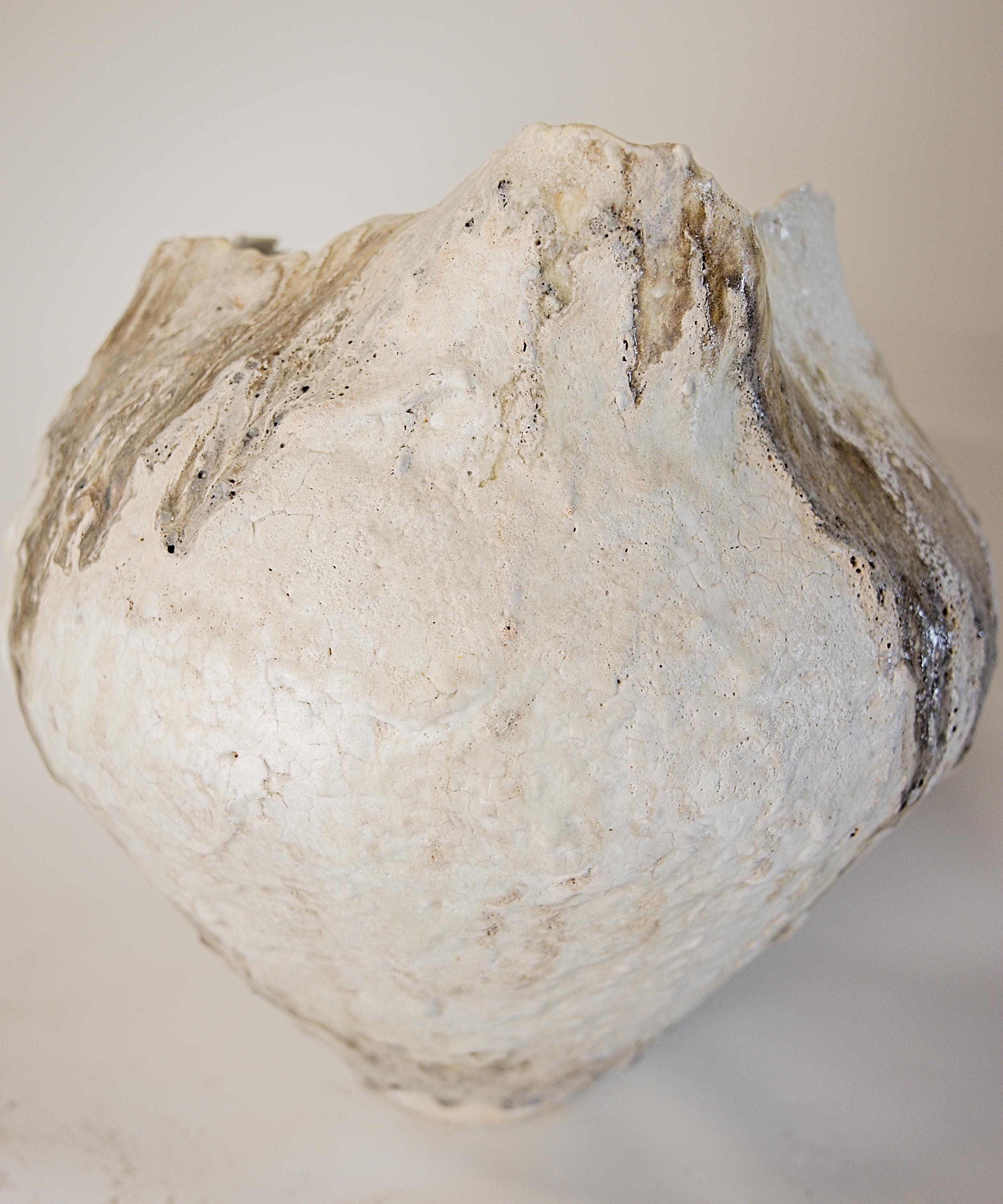 Florero II de forma libre hecho a mano de la serie Textured Drift en venta 11