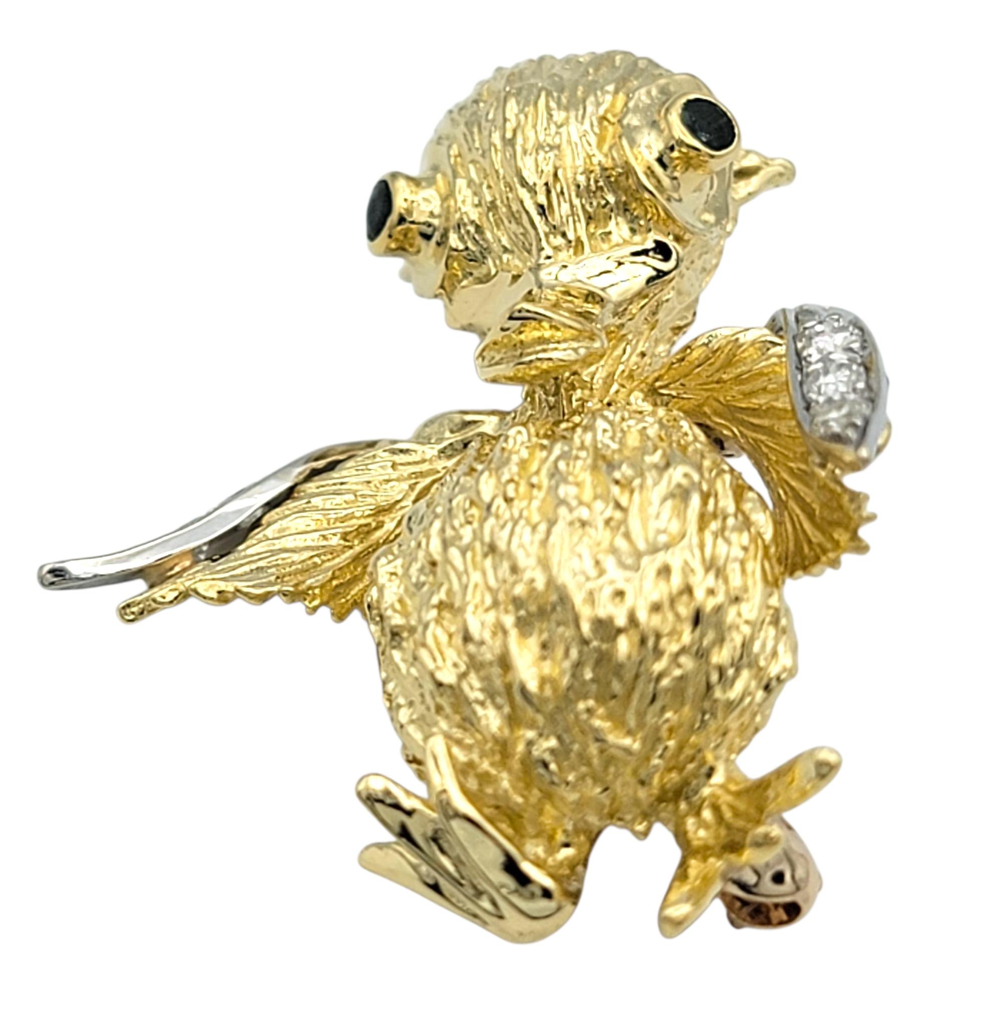Broche canard texturé avec diamants et saphir vert Greene & Greene 18 Karat Yellow Gold Bon état - En vente à Scottsdale, AZ