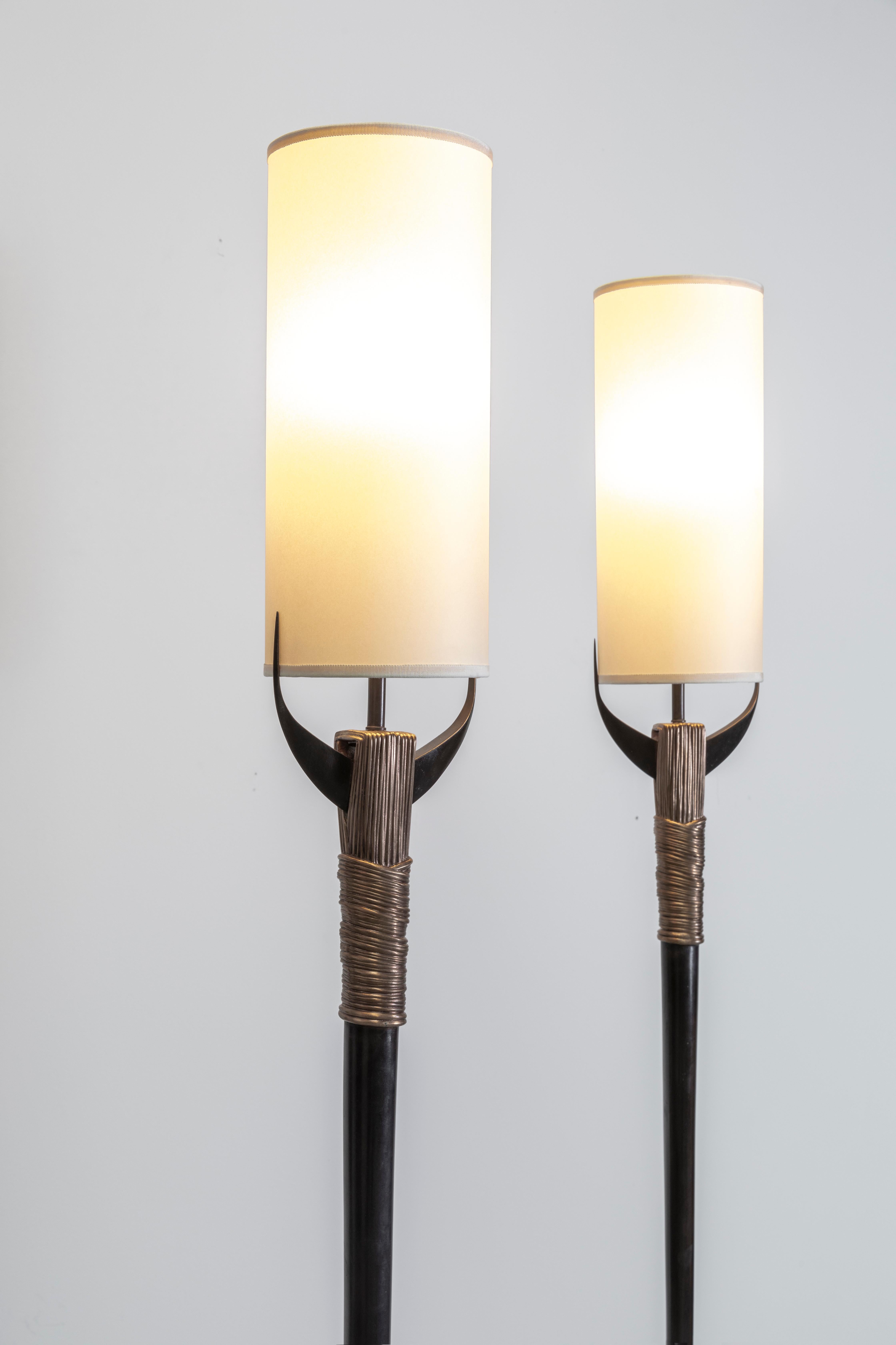 French Textured floor lamp in Bronze For Sale