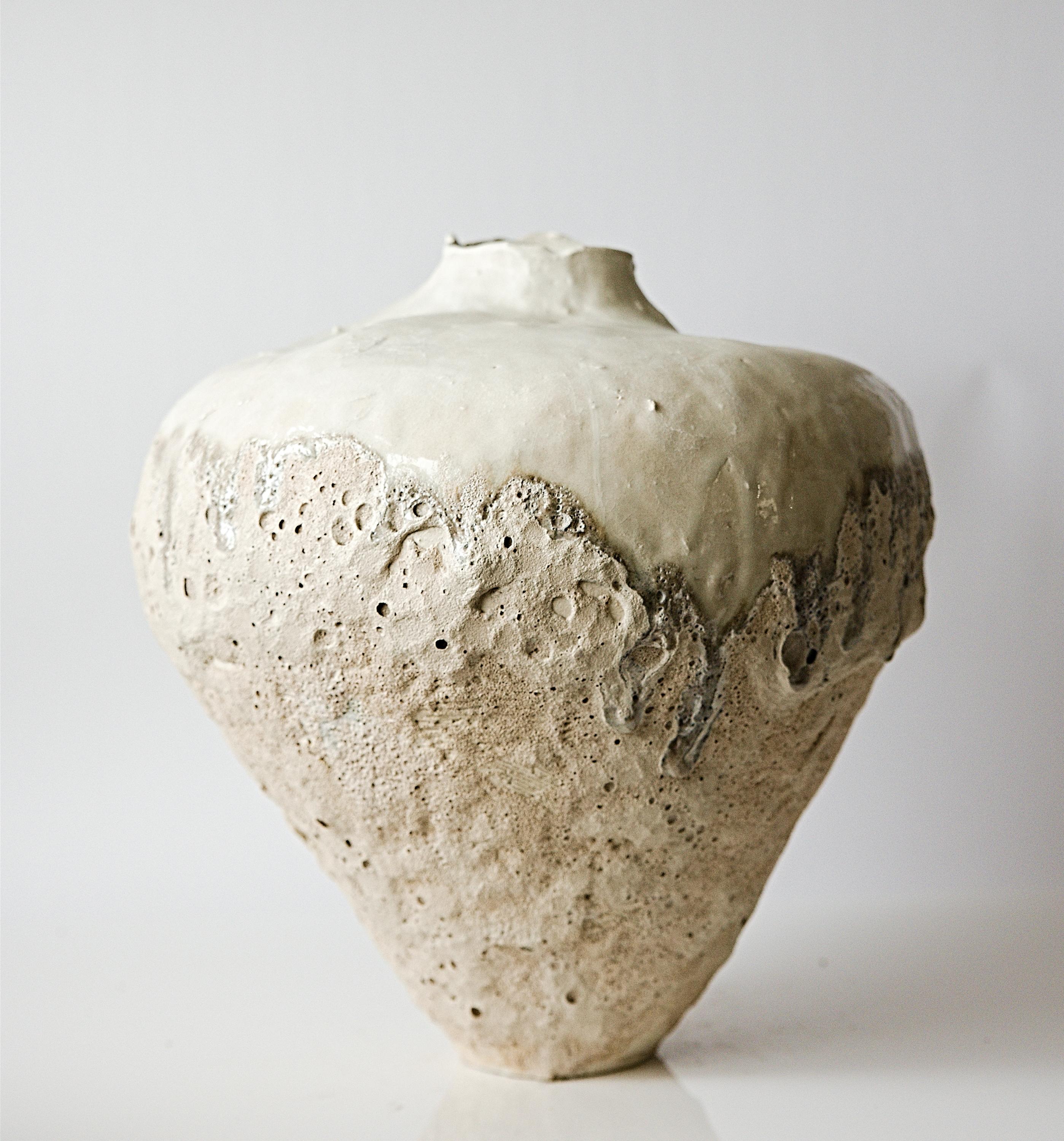 Jarrón hecho a mano de forma libre de la serie Textured Flow Estadounidense en venta