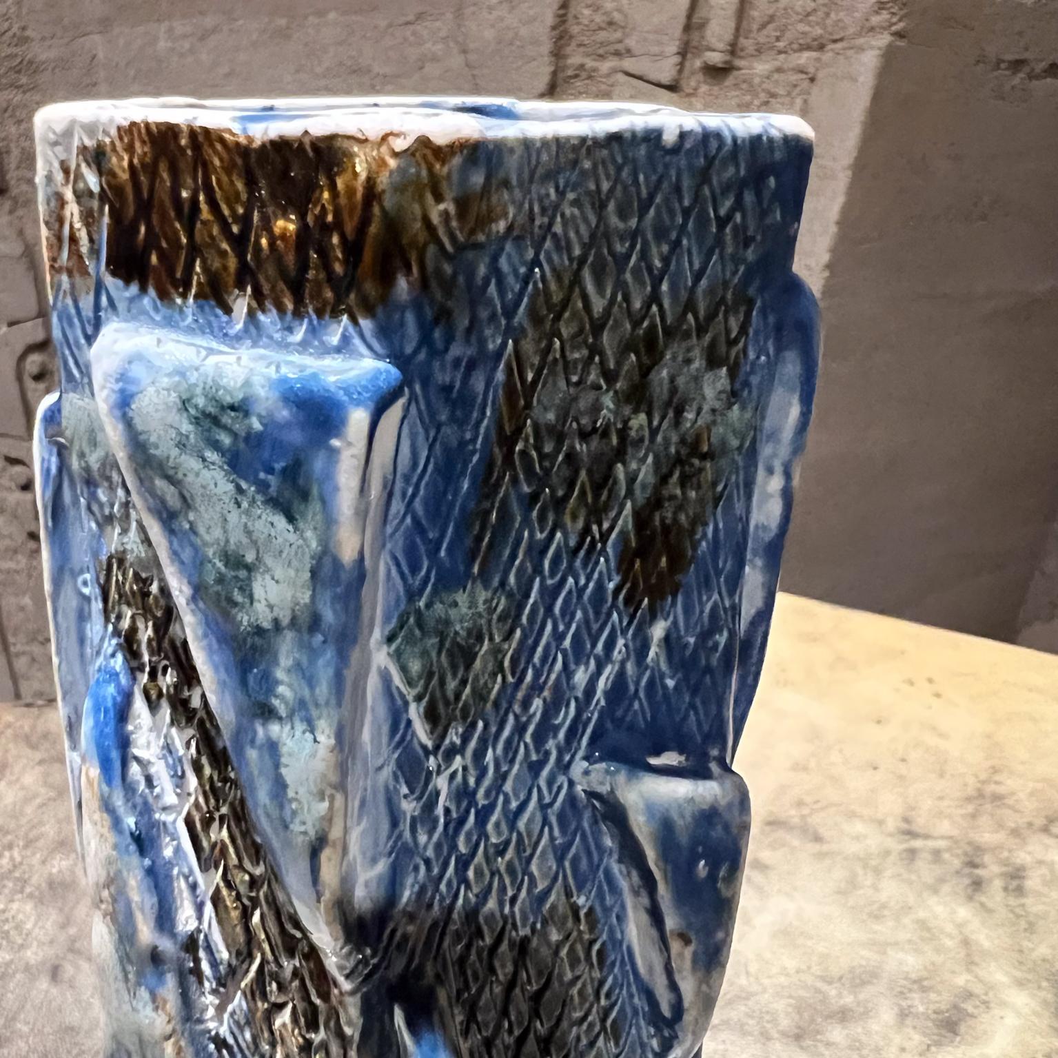 Vaso blu geometrico testurizzato Studio moderno Art Pottery in vendita 2