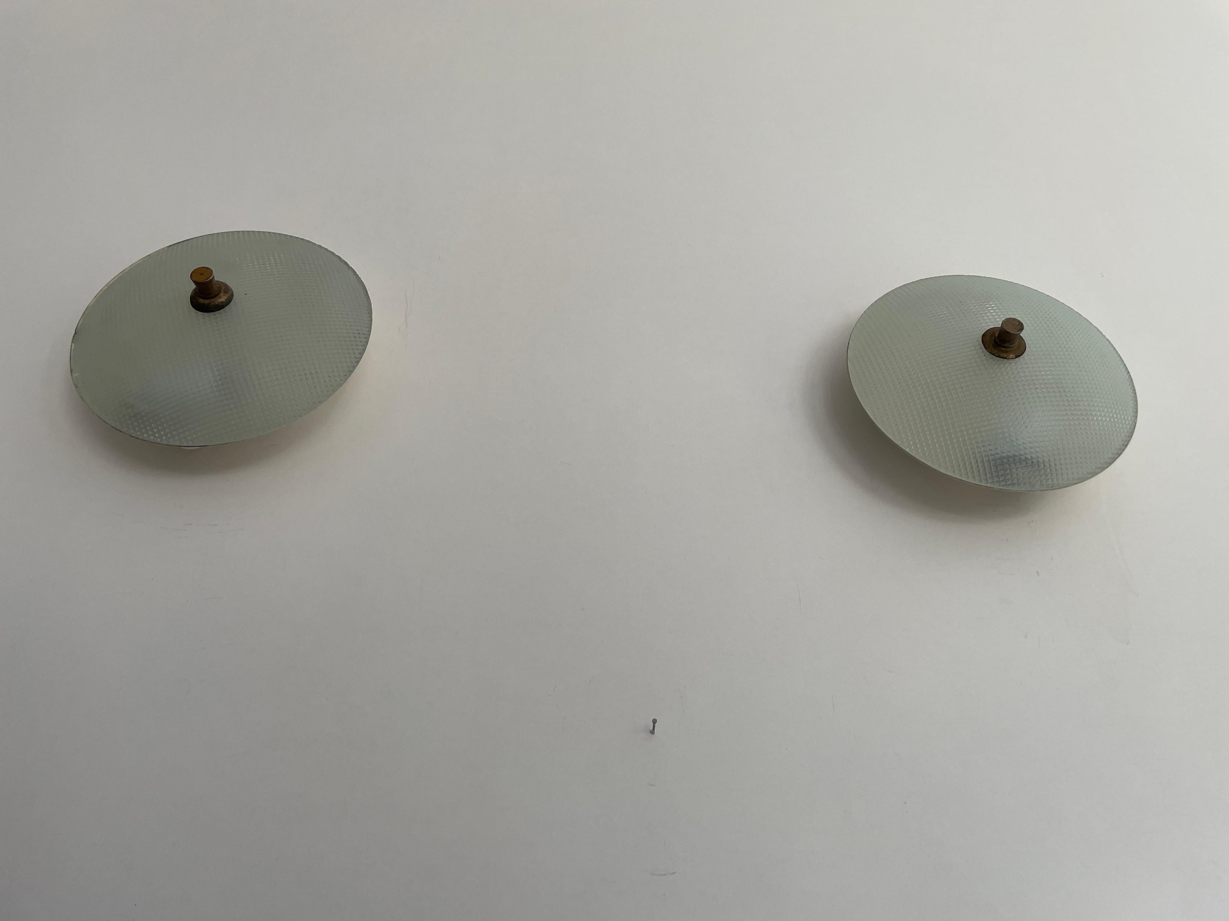 Paar Wandleuchter aus strukturiertem Glas und weißem Metall für Lumi, 1950er Jahre, Italien (Italienisch) im Angebot