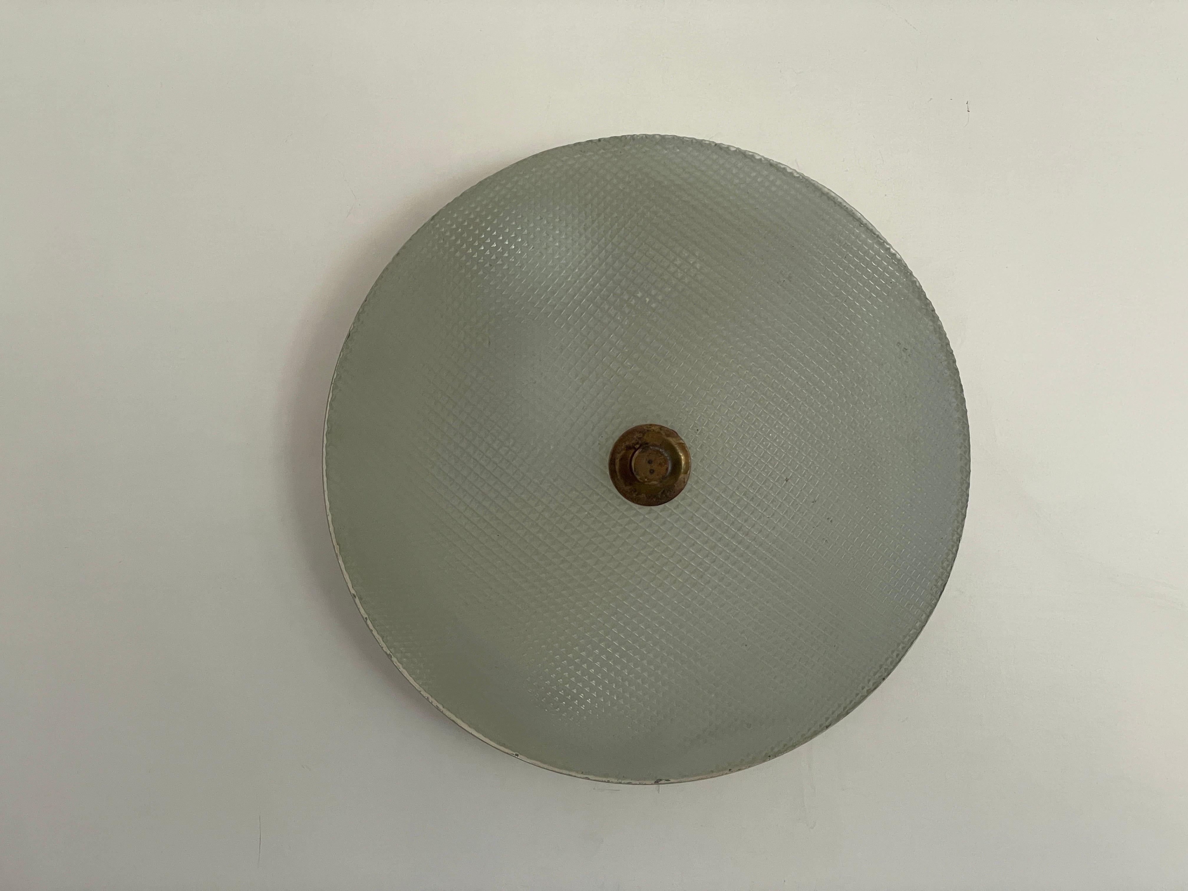 Paar Wandleuchter aus strukturiertem Glas und weißem Metall für Lumi, 1950er Jahre, Italien im Zustand „Gut“ im Angebot in Hagenbach, DE