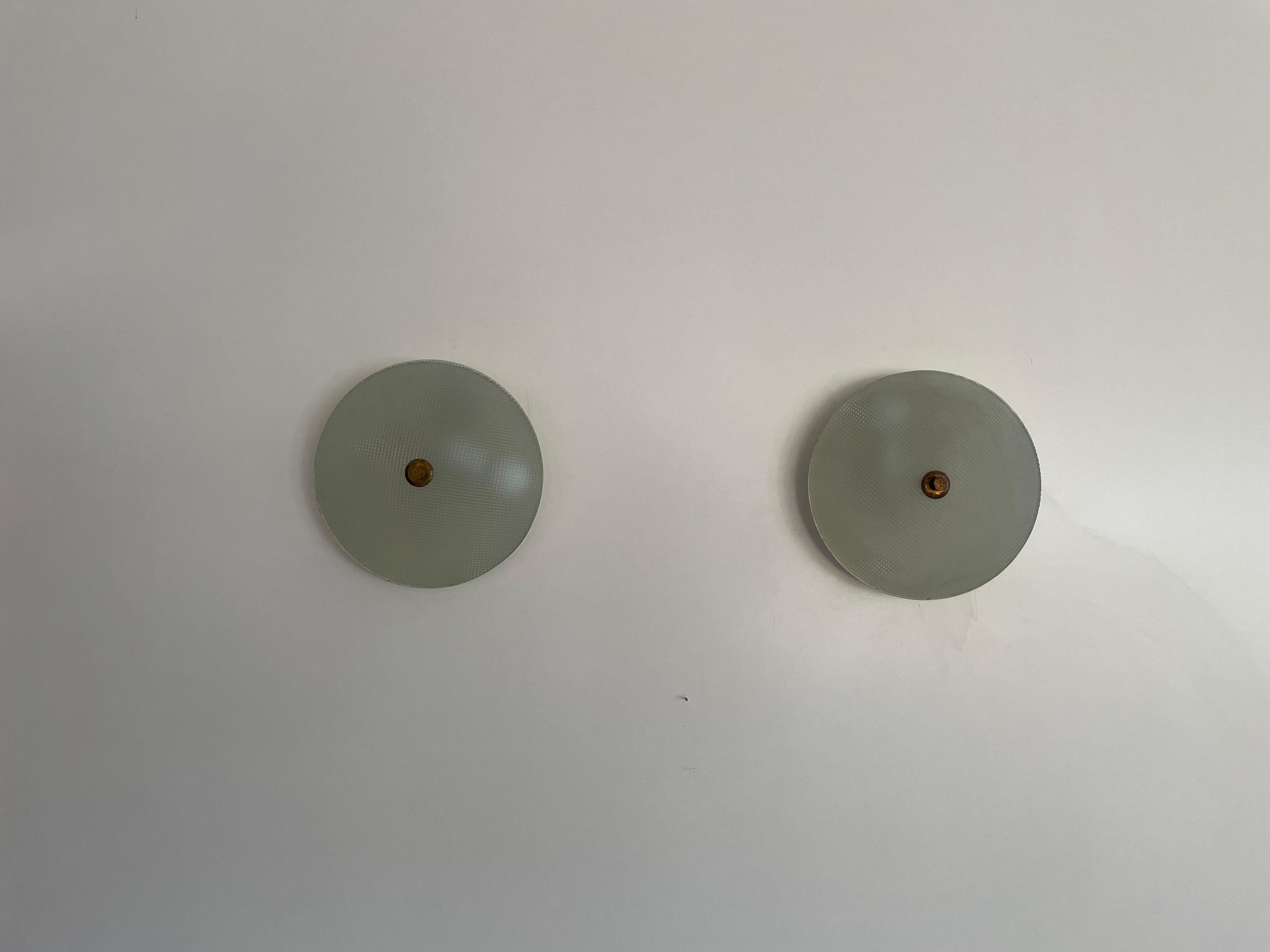 Paar Wandleuchter aus strukturiertem Glas und weißem Metall für Lumi, 1950er Jahre, Italien im Angebot 3