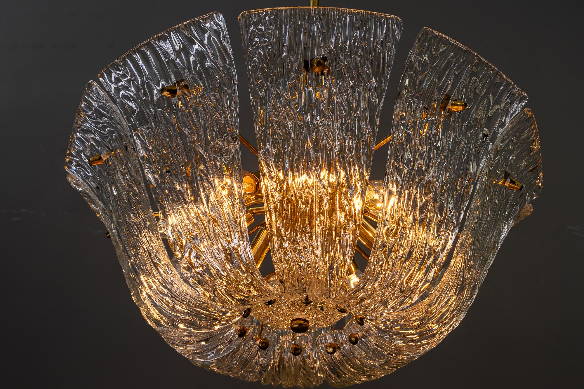 Lustre en verre texturé de Kalmar, Vienne, vers 1950 en vente 8