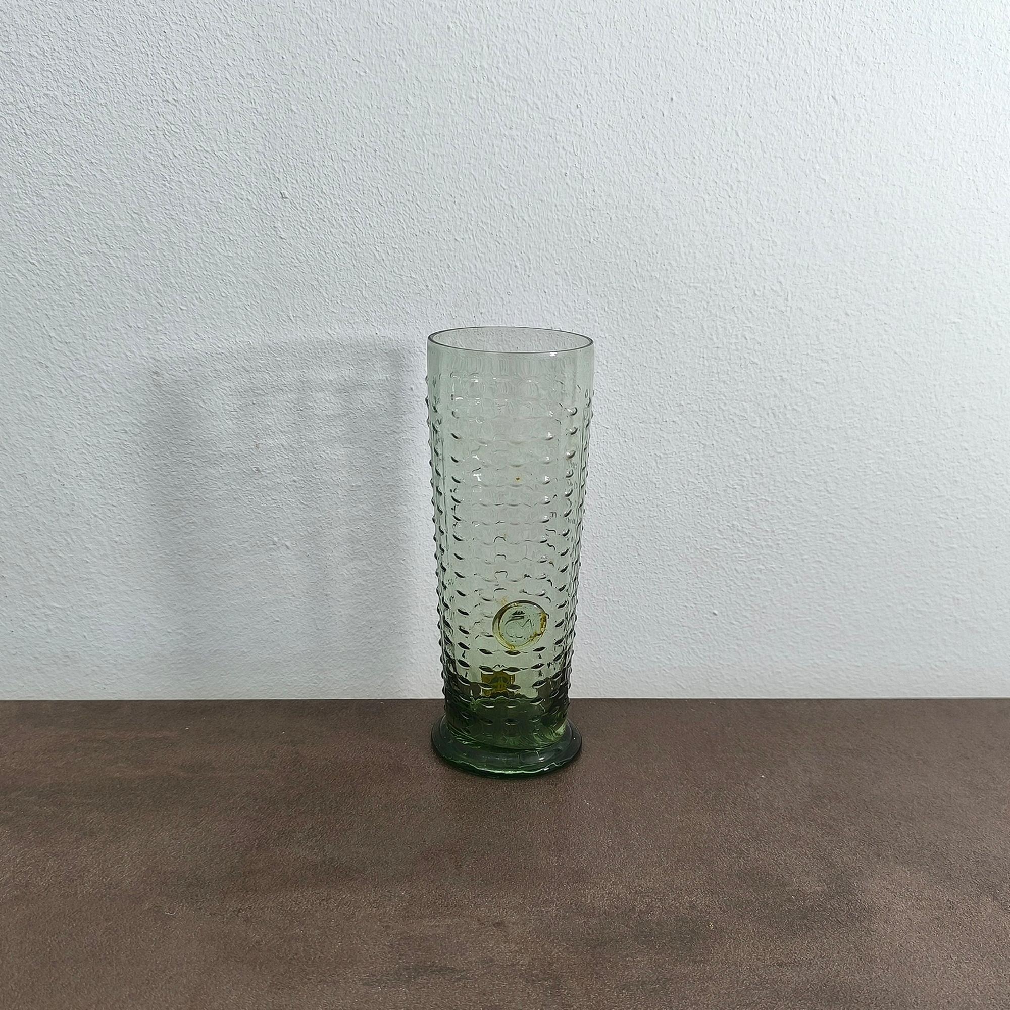 A sculptural glass vase from Lindshammar Glasbruk, Sweden, dating to the 1960s. 
Looking for a refined and meaningful gift? This mid-century Lindshammar glass vase is a timeless choice.
Whether for a birthday, housewarming, or holiday, this vase