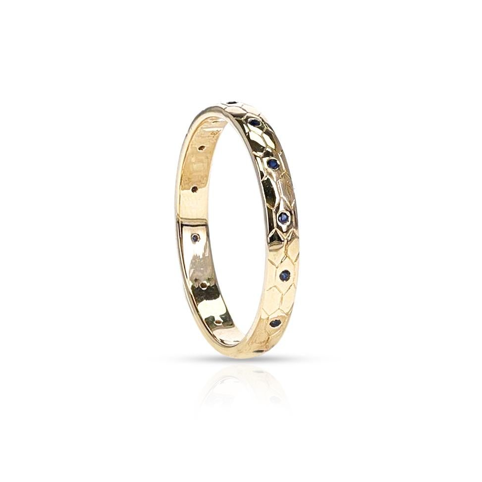 Textured Gold Band with Sapphires, 18k In New Condition In New York, NY